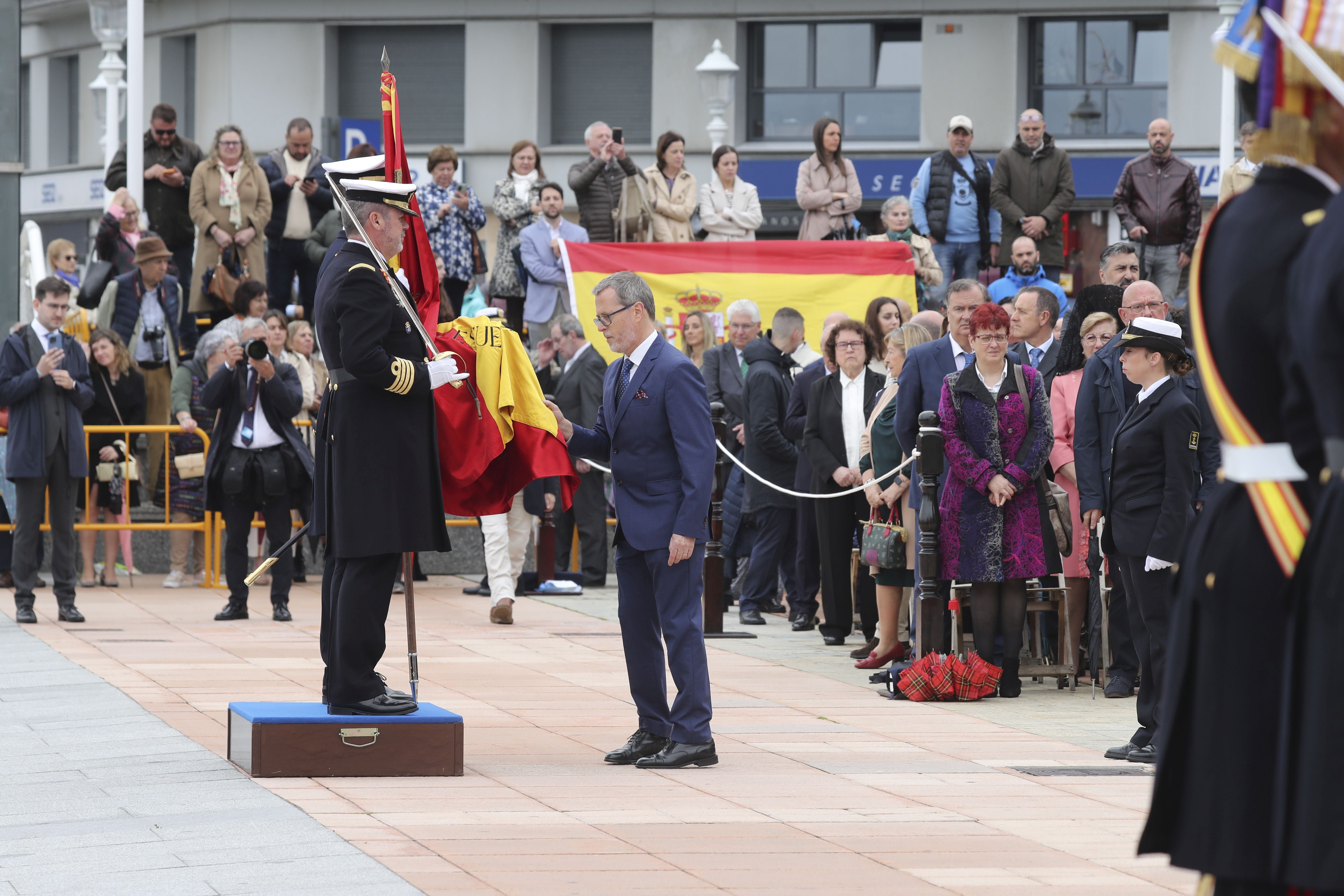 Las imágenes de la jura de bandera en Gijón (4)