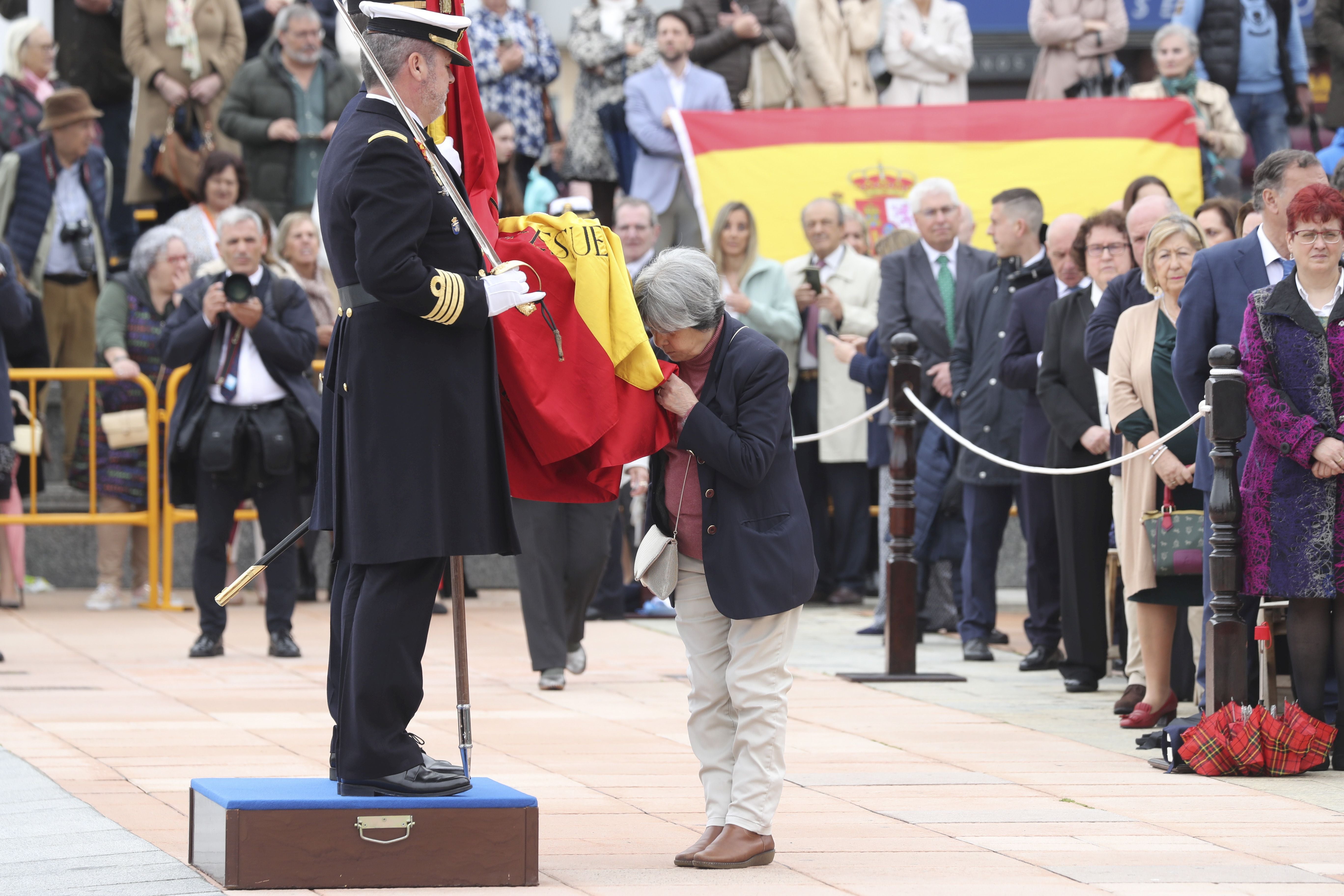 Las imágenes de la jura de bandera en Gijón (4)