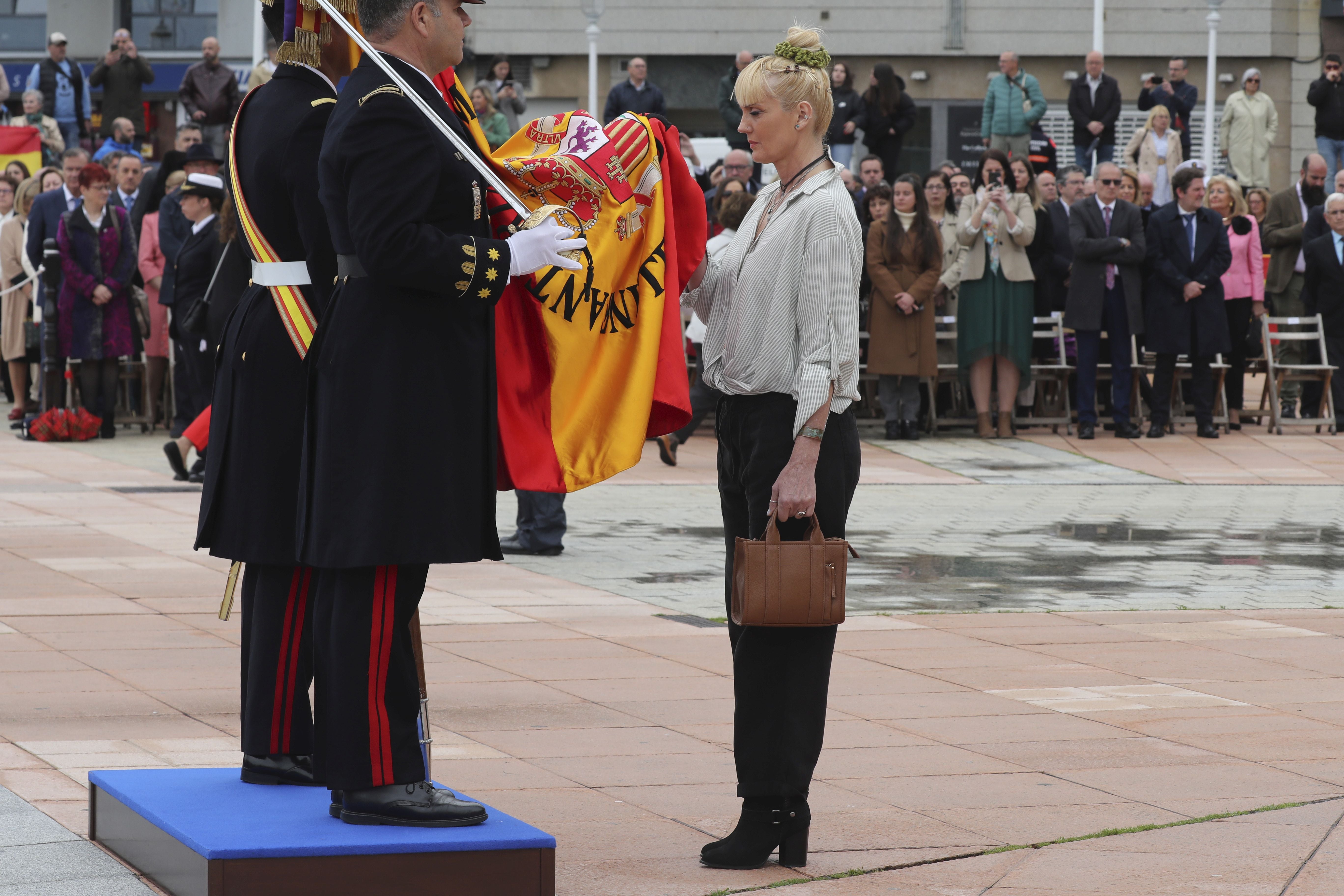 Las imágenes de la jura de bandera en Gijón (5)