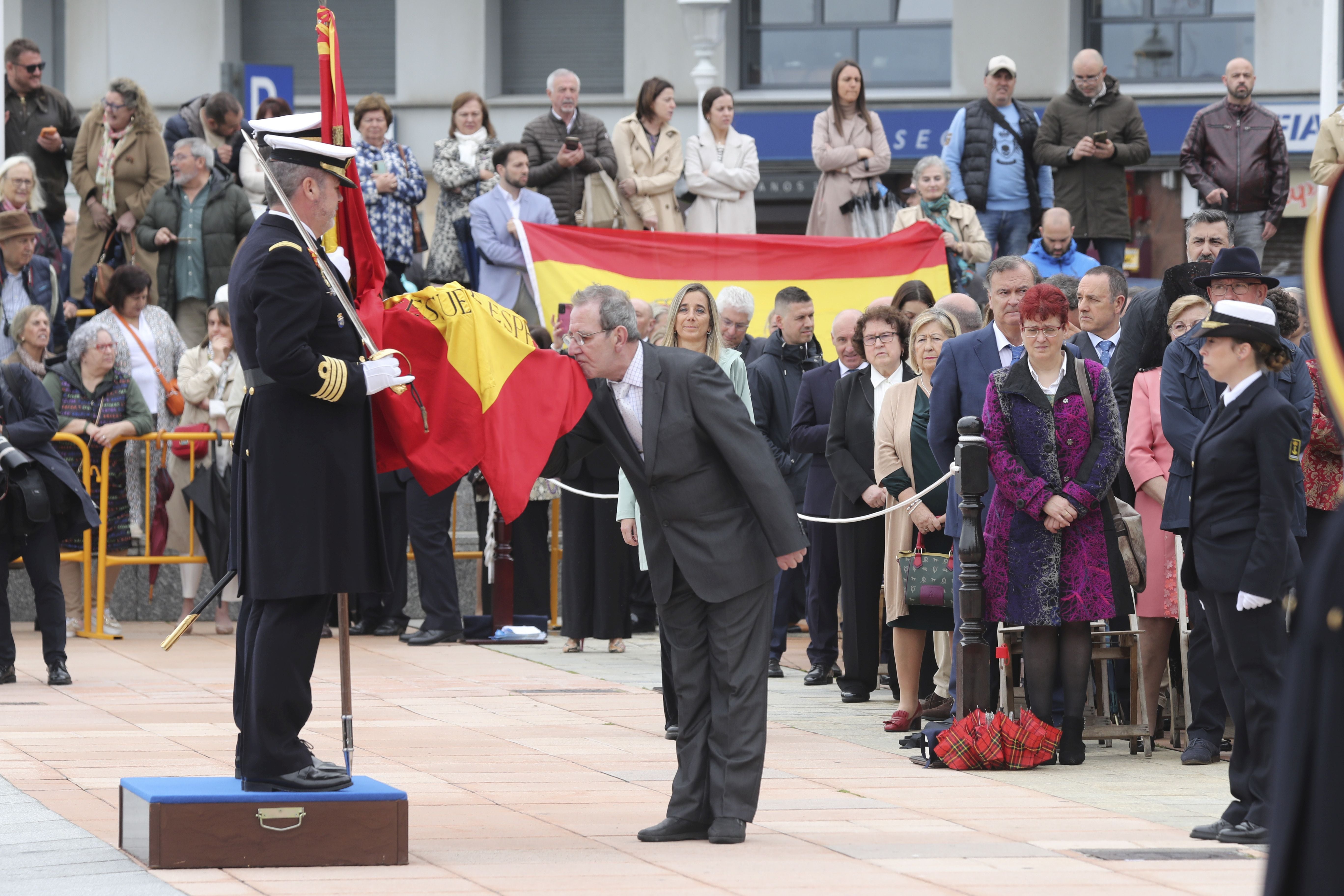 Las imágenes de la jura de bandera en Gijón (5)