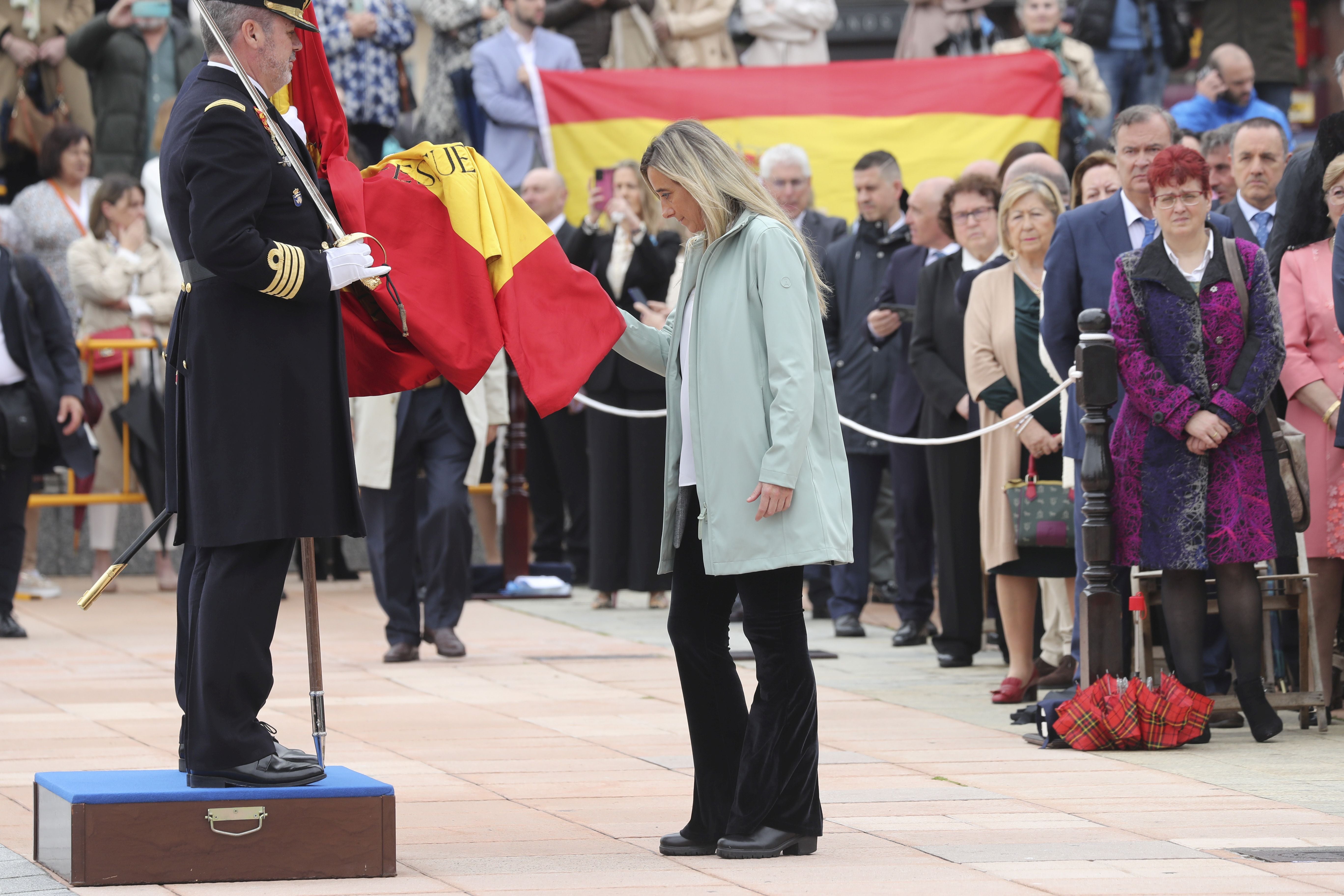 Las imágenes de la jura de bandera en Gijón (5)