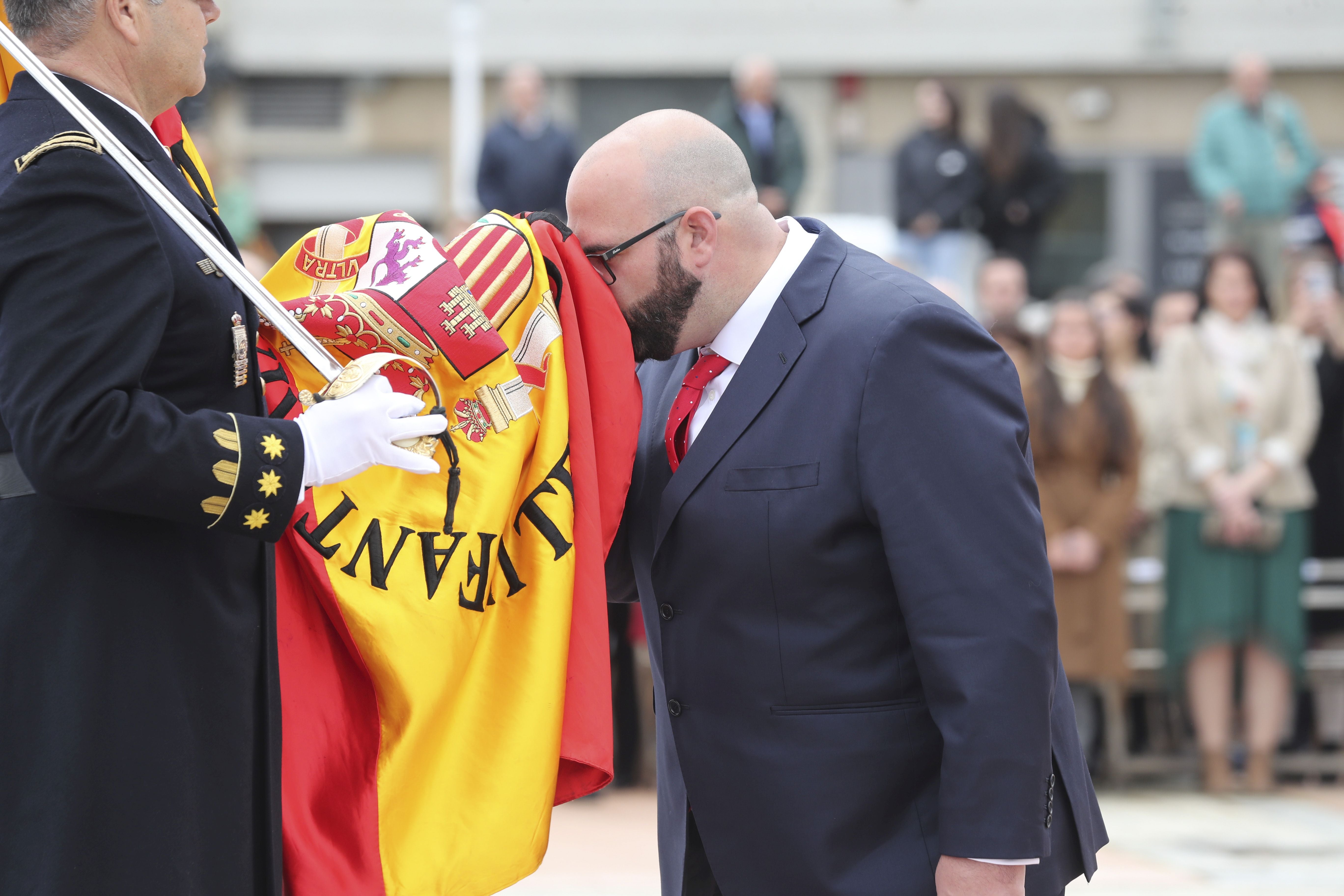 Las imágenes de la jura de bandera en Gijón (5)