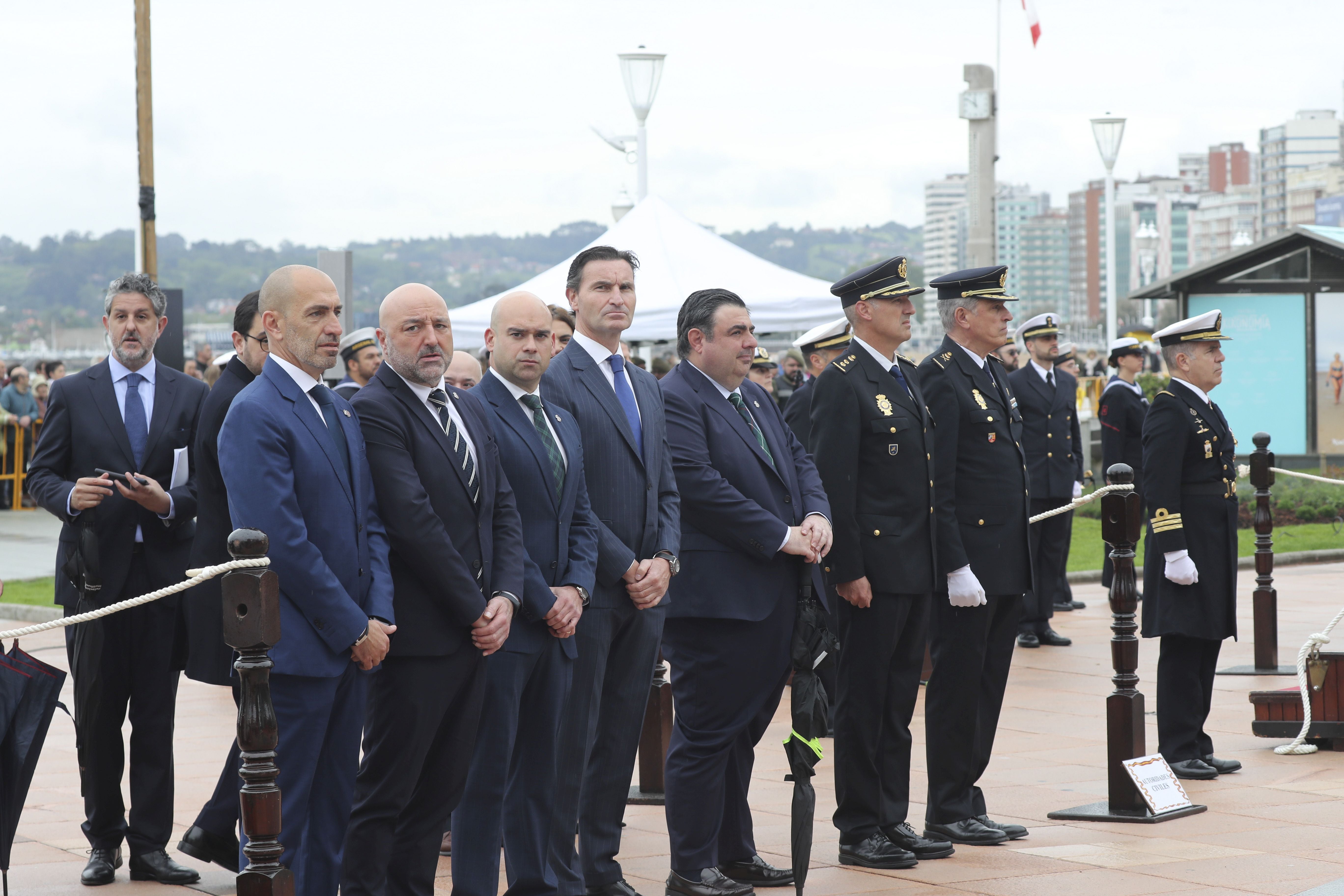 Las imágenes de la jura de bandera en Gijón (1)