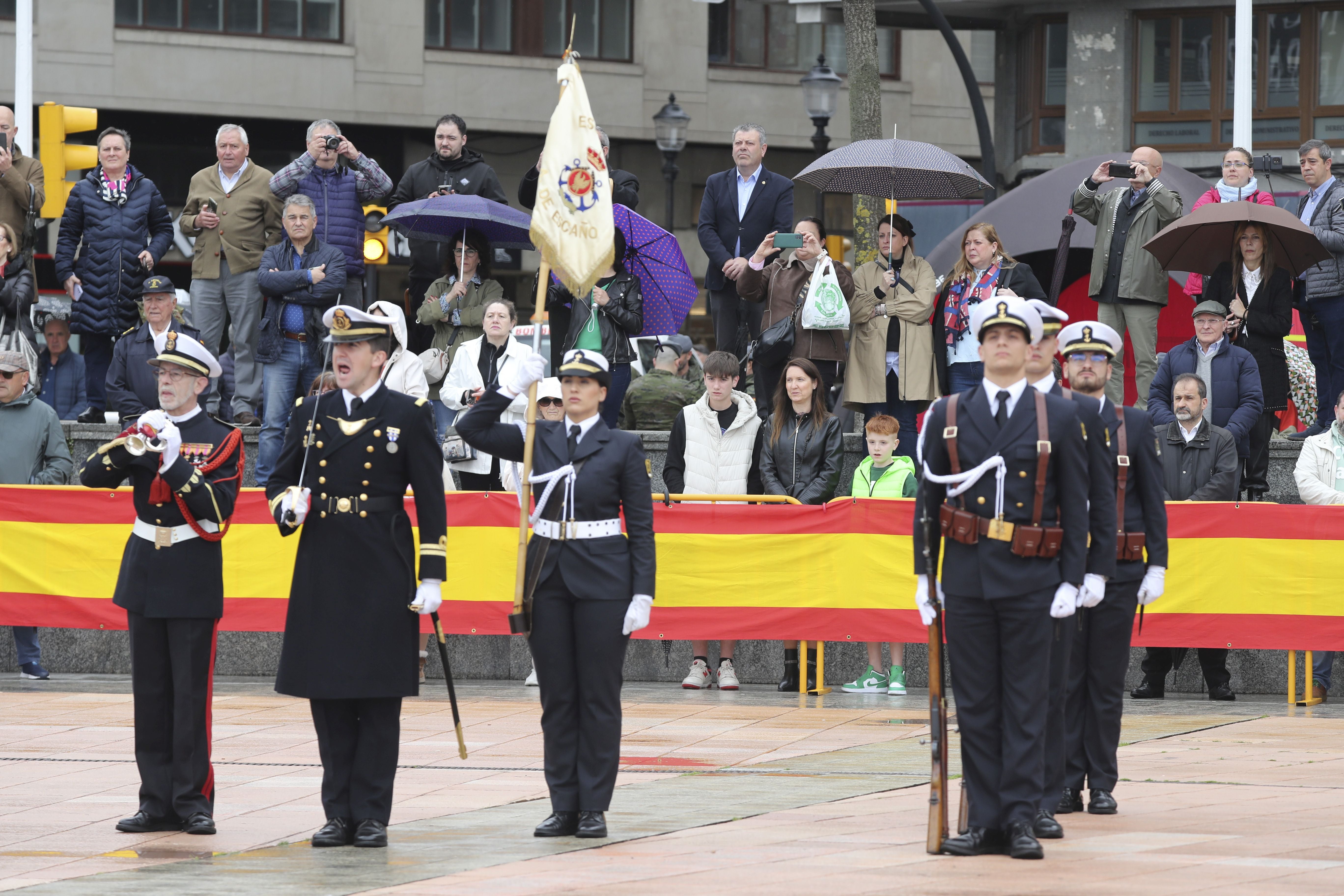 Las imágenes de la jura de bandera en Gijón (1)