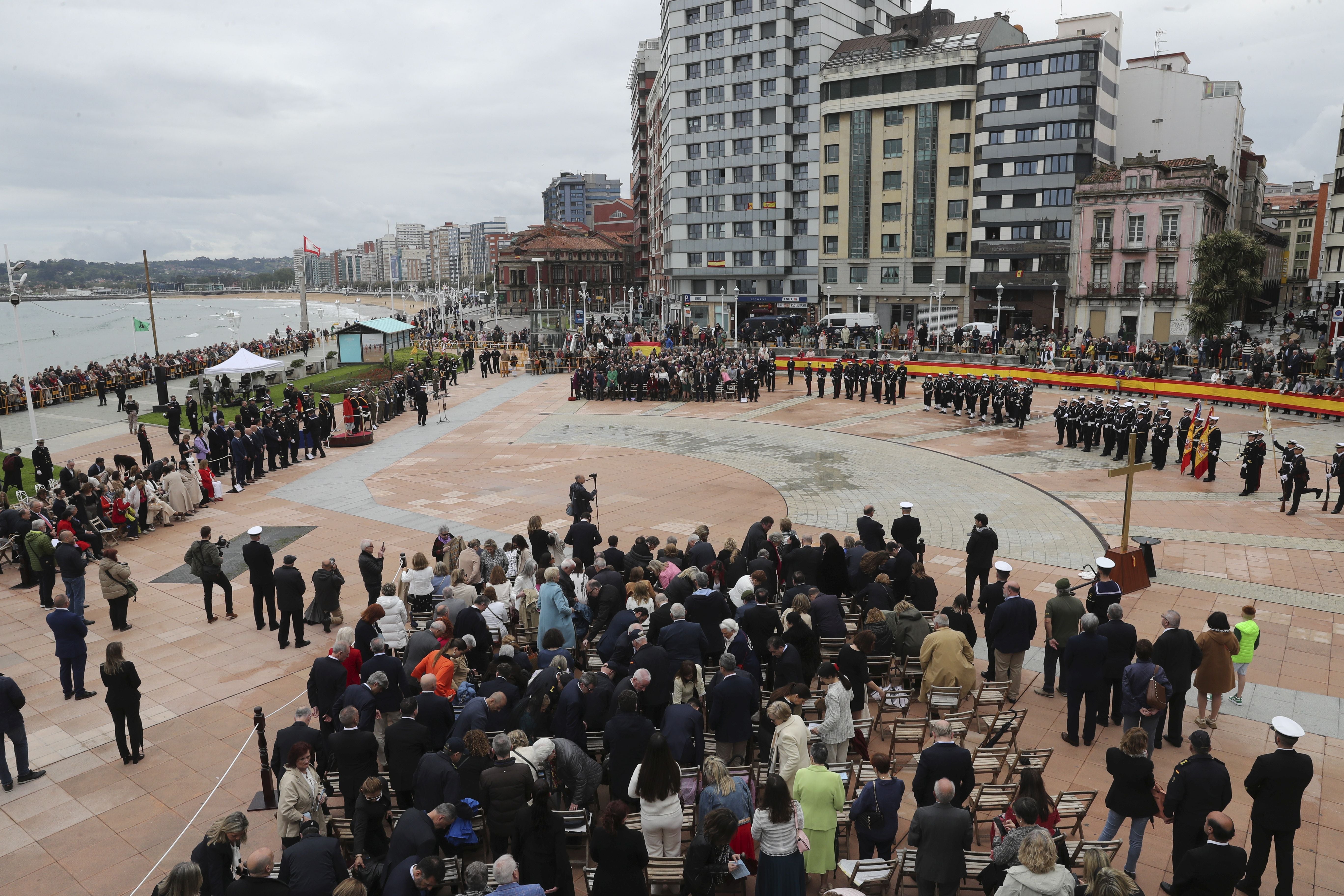 Las imágenes de la jura de bandera en Gijón (5)