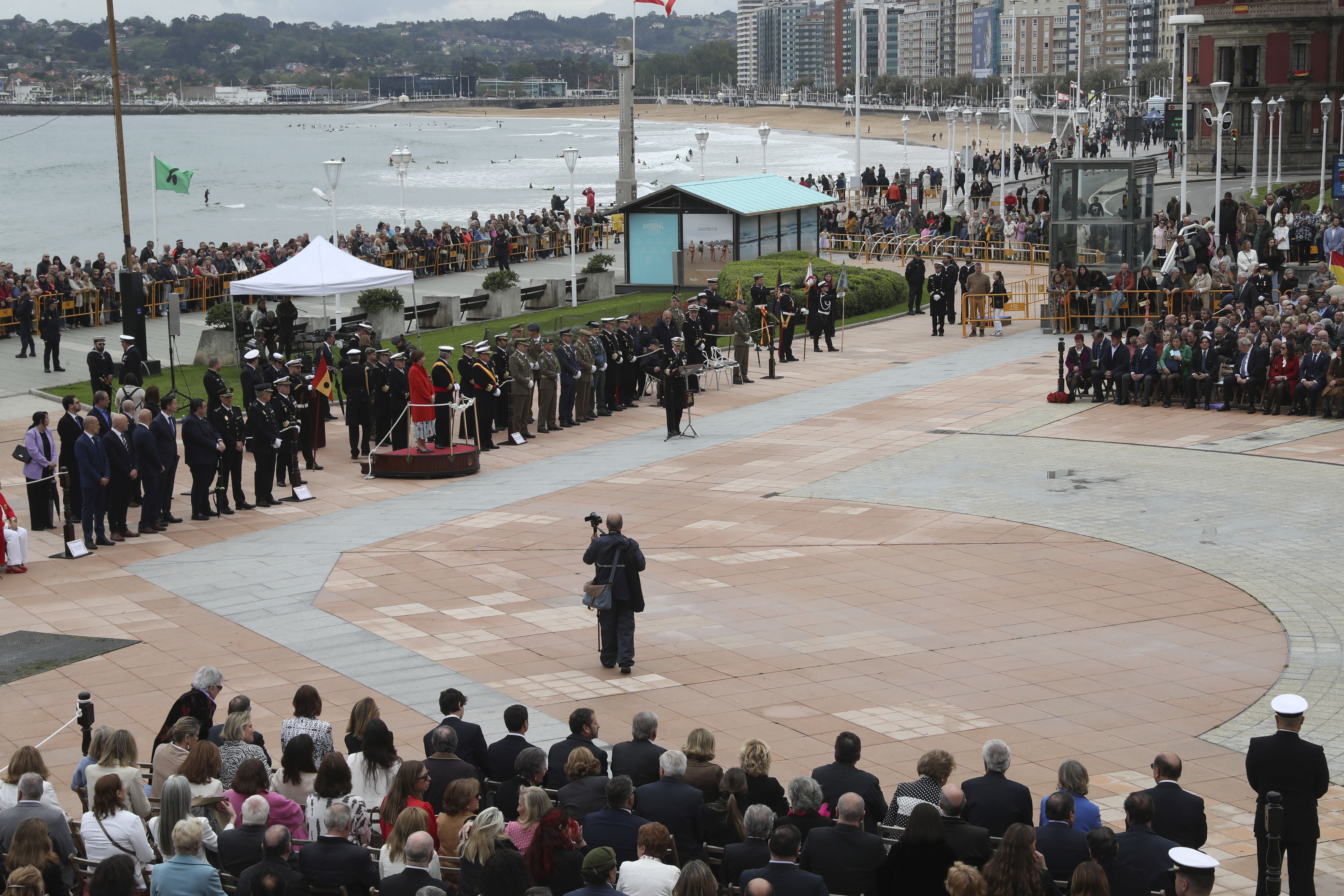 Las imágenes de la jura de bandera en Gijón (5)