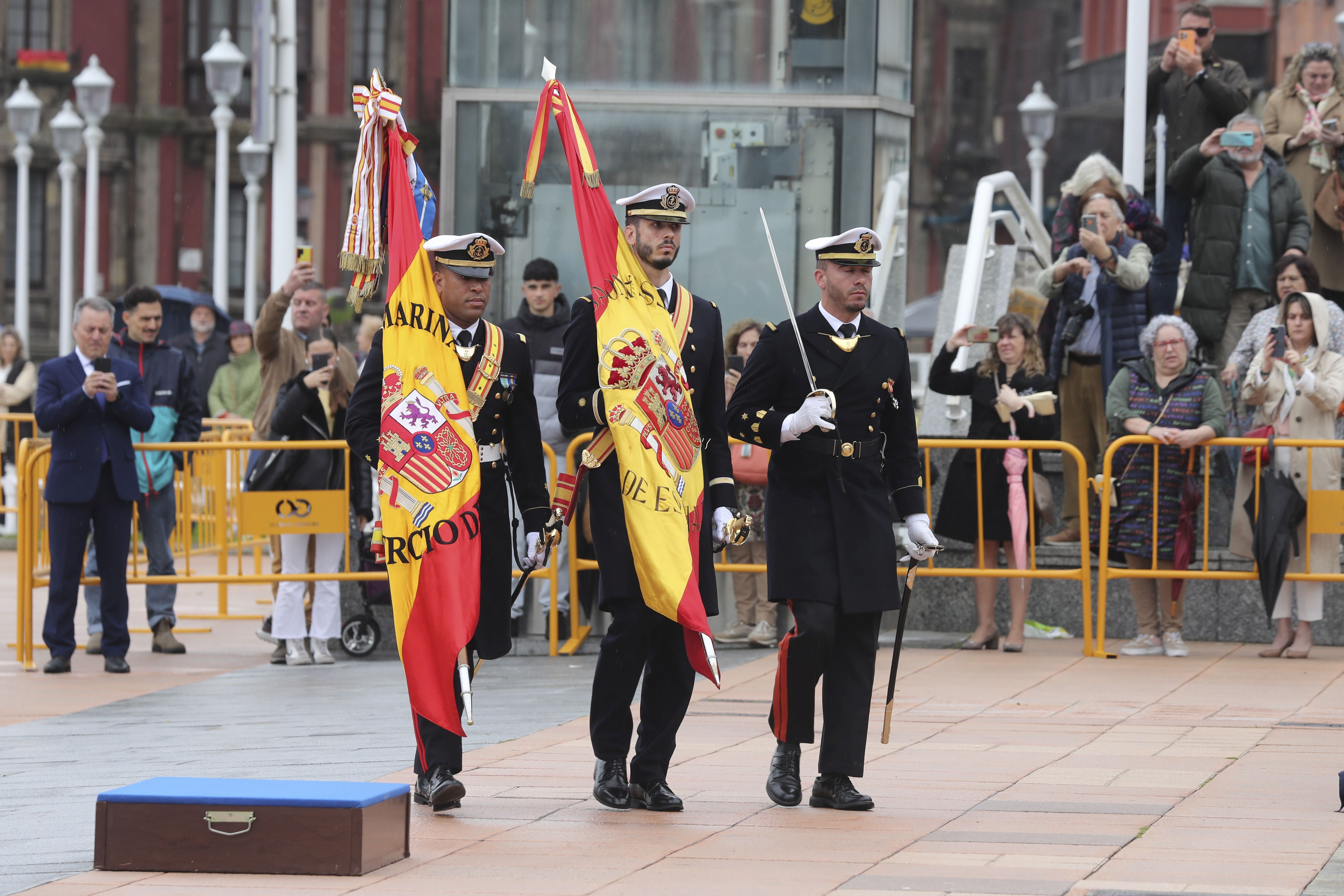 Las imágenes de la jura de bandera en Gijón (1)