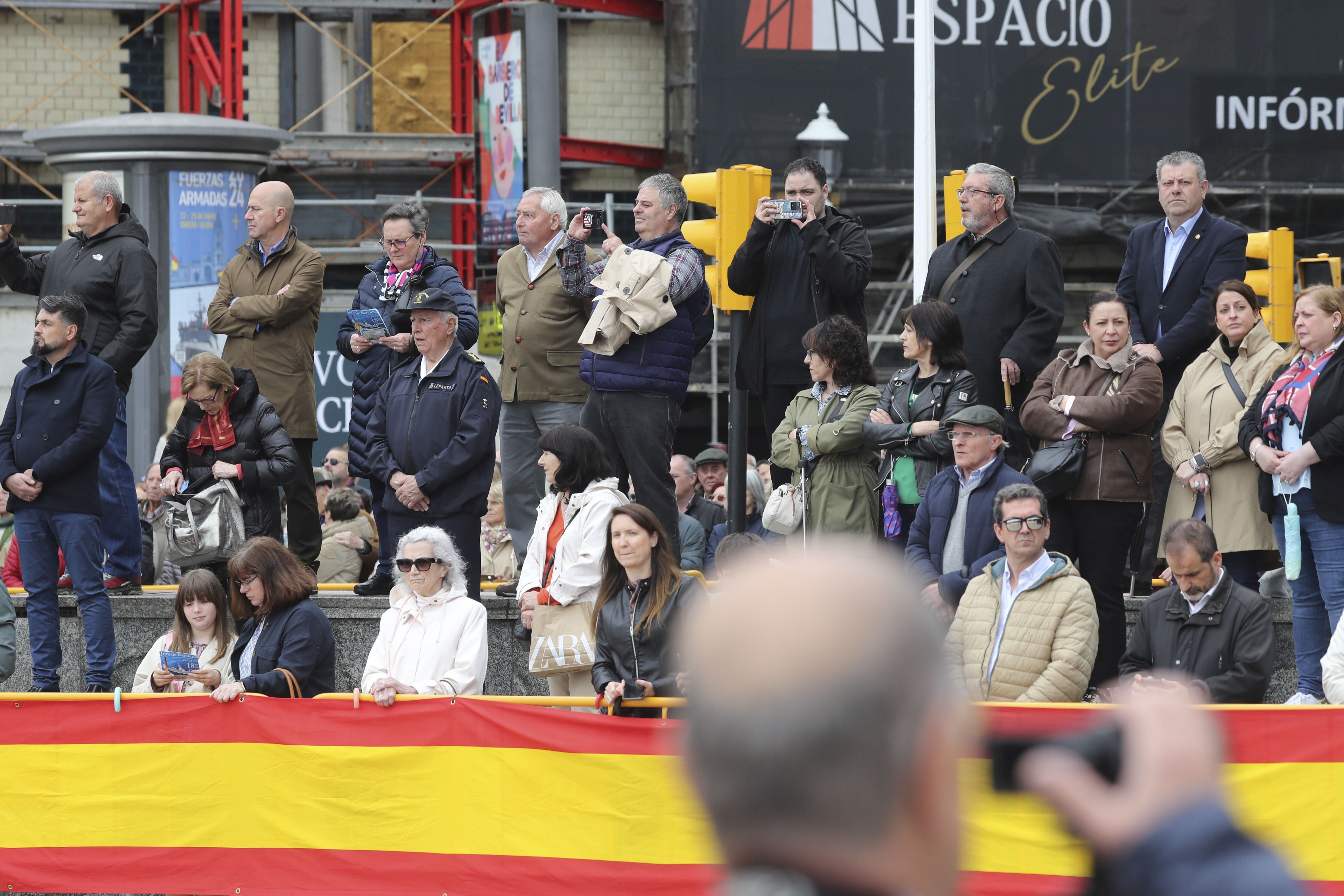 Las imágenes de la jura de bandera en Gijón (5)