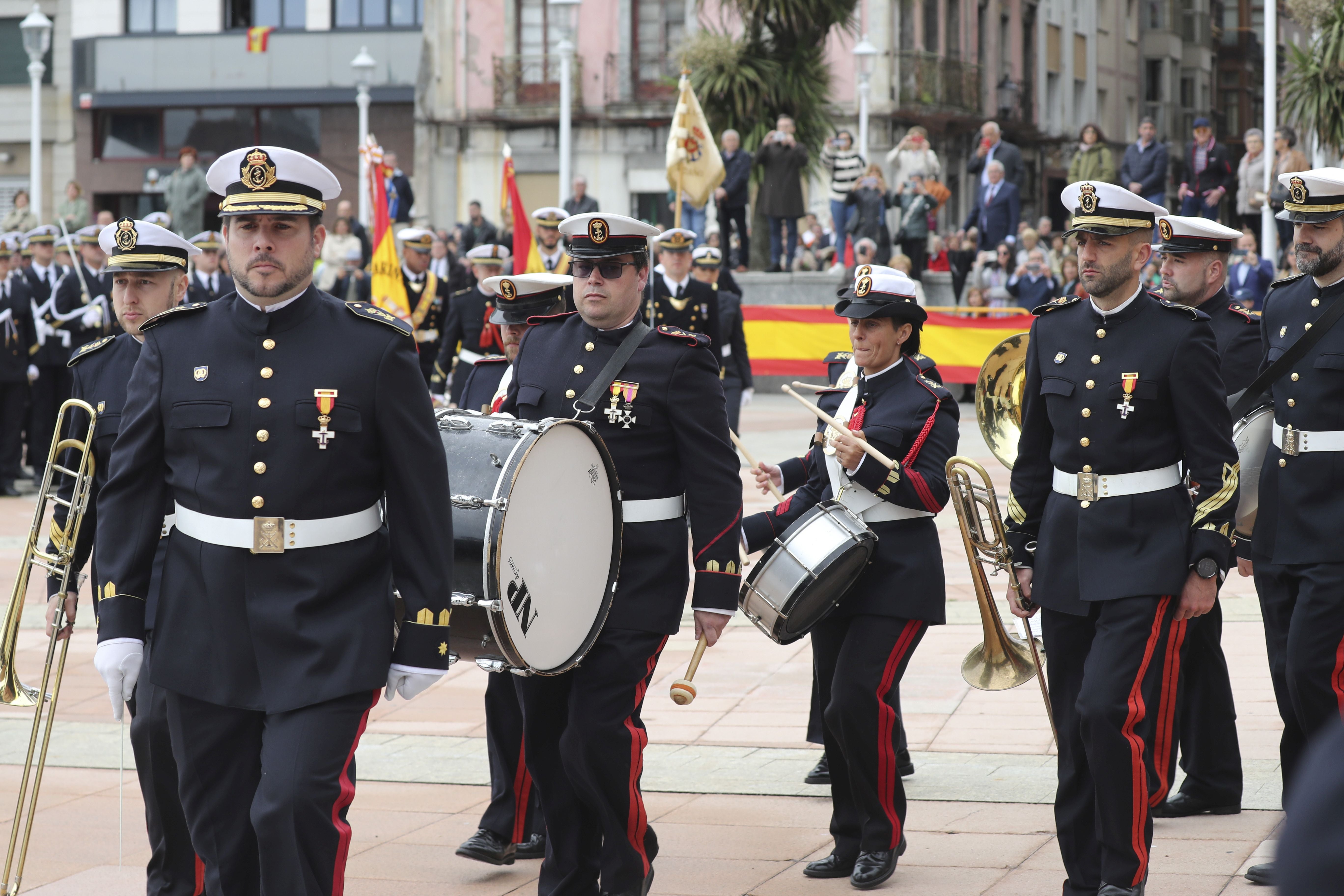 Las imágenes de la jura de bandera en Gijón (5)