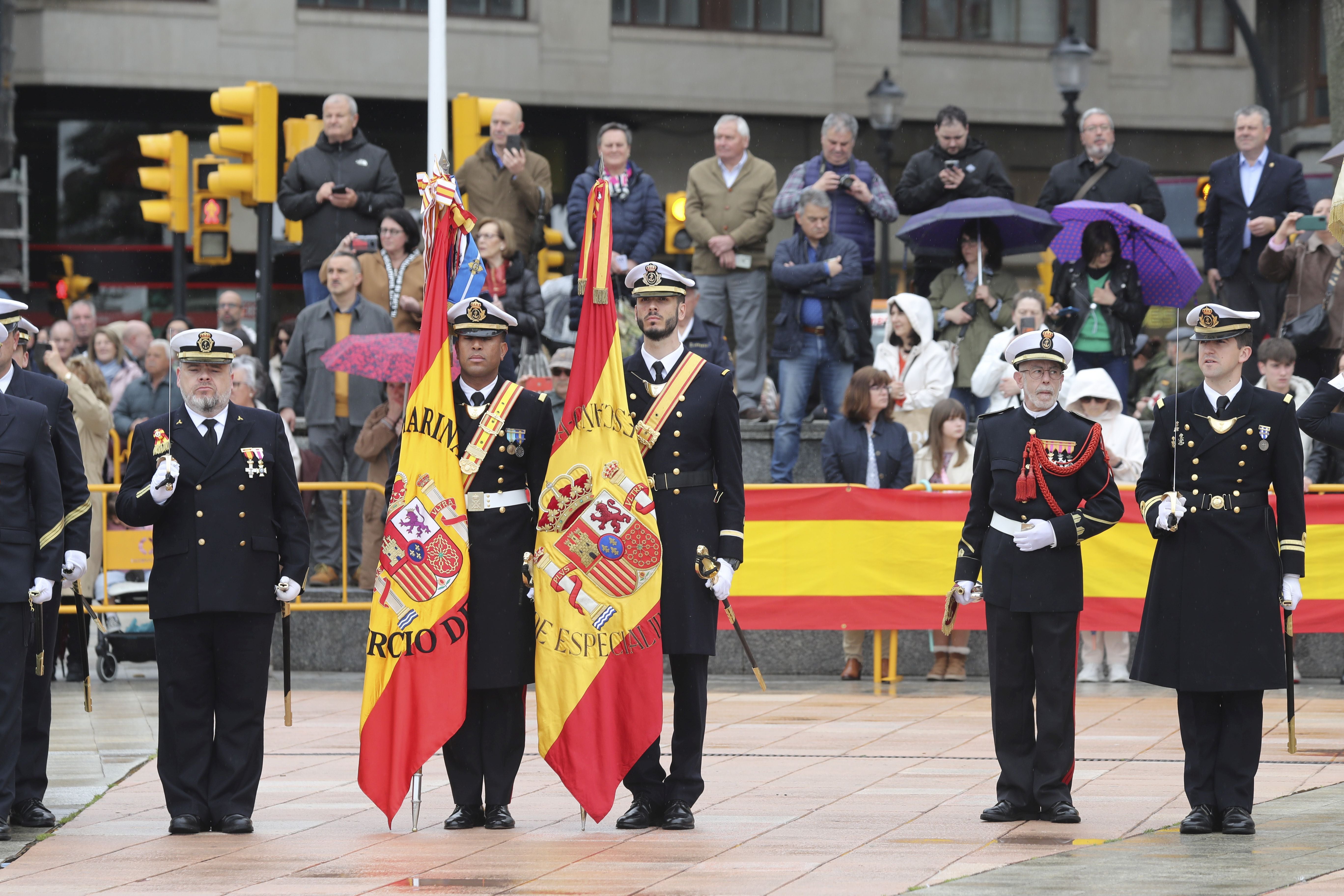 Las imágenes de la jura de bandera en Gijón (1)