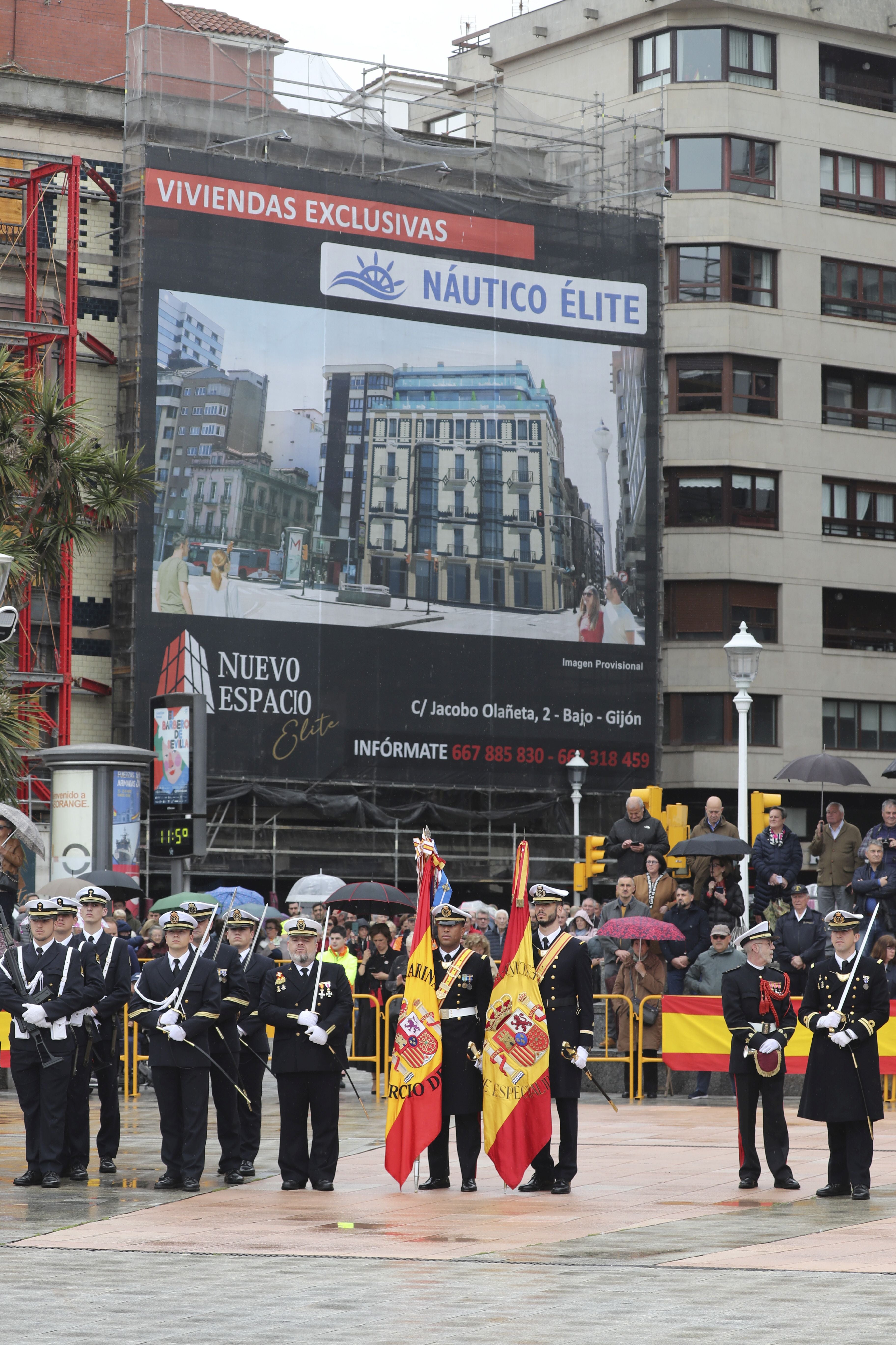 Las imágenes de la jura de bandera en Gijón (1)