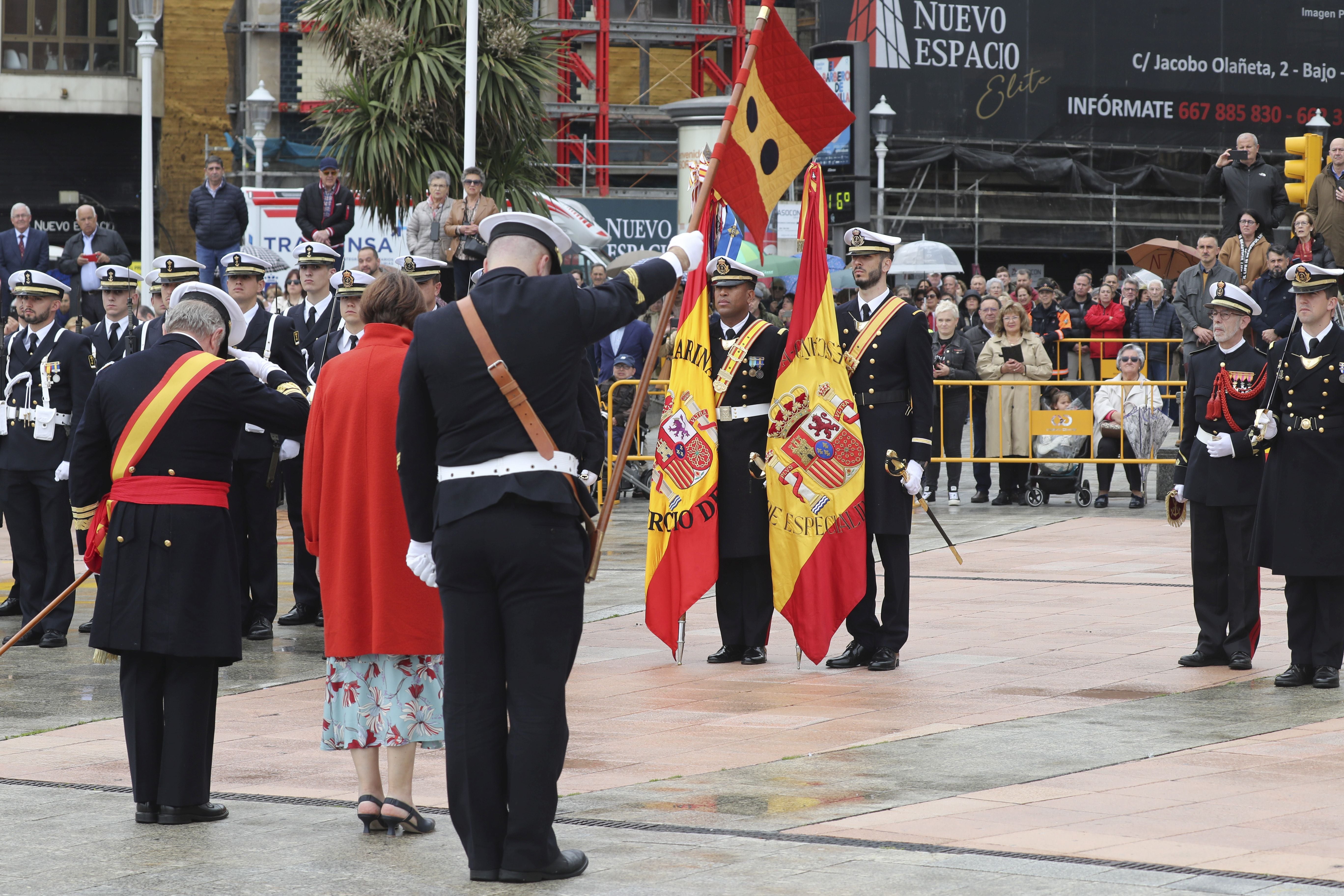 Las imágenes de la jura de bandera en Gijón (1)