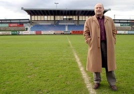 Luis Gallego, presidente del Marino, en el campo del club.