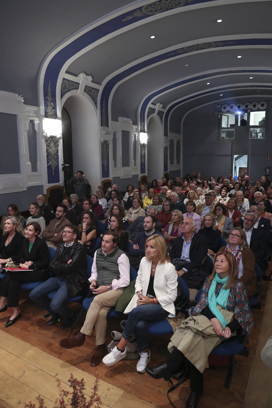 El Antiguo Instituto se llena para recordar a Corín Tellado