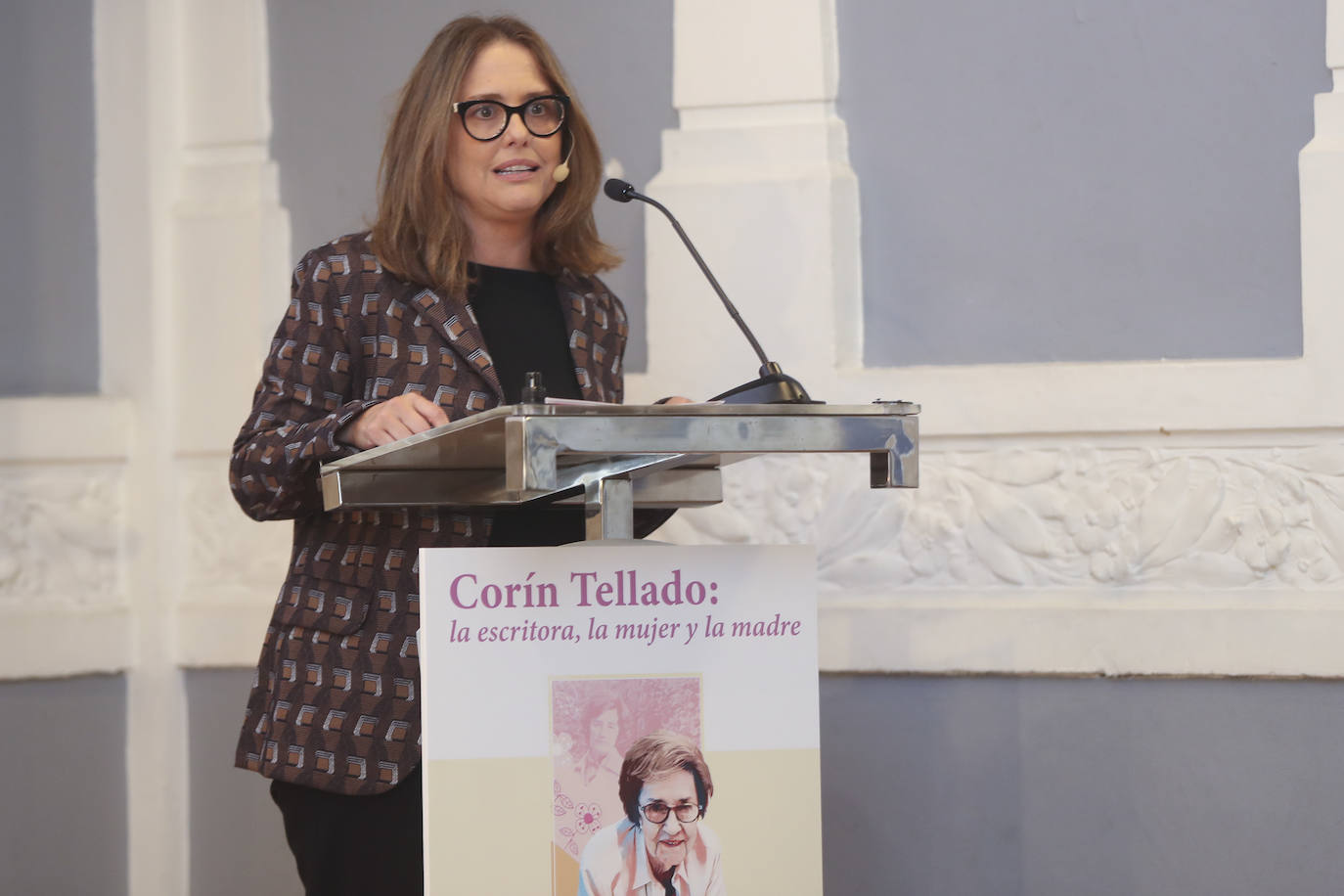 El Antiguo Instituto se llena para recordar a Corín Tellado