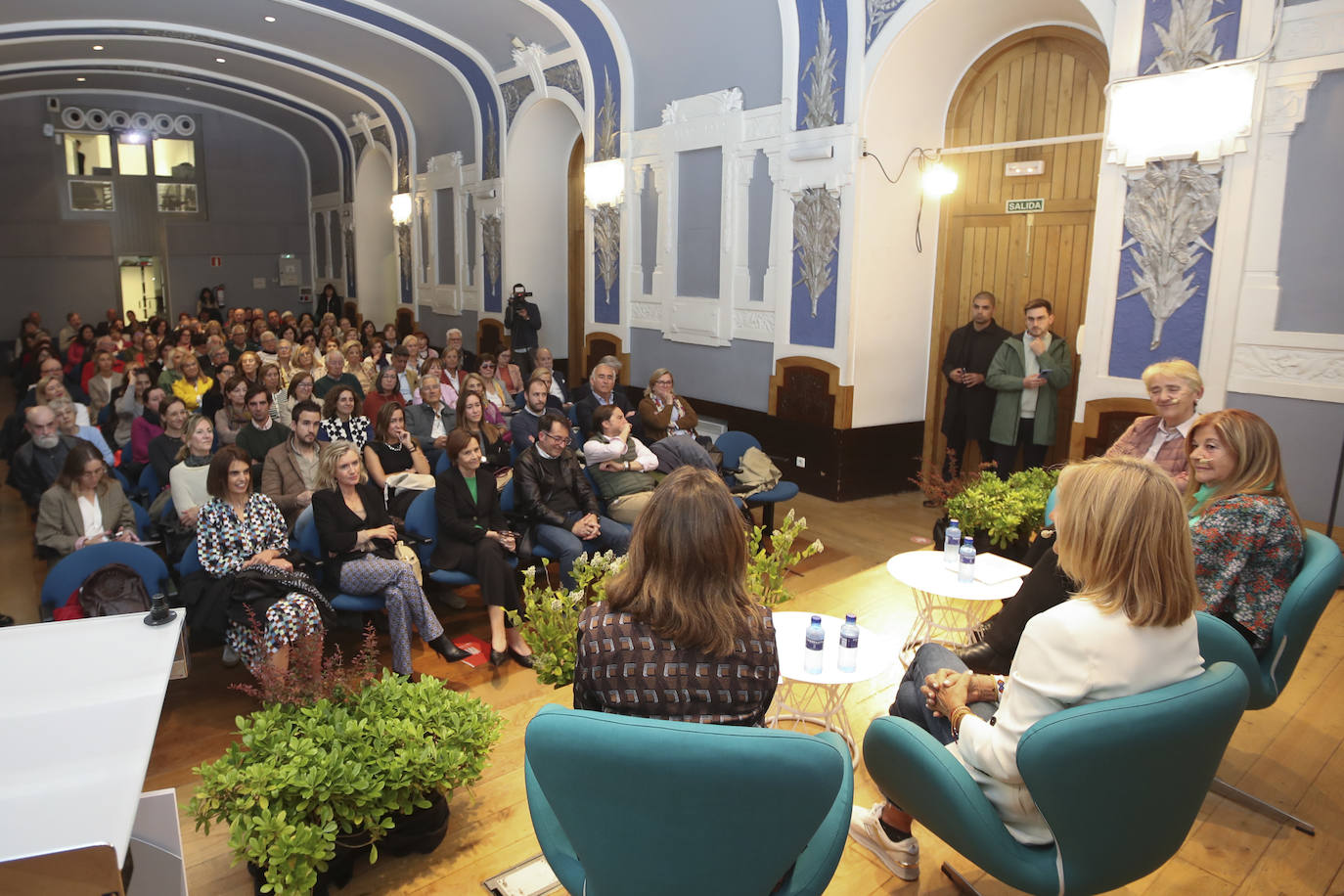 El Antiguo Instituto se llena para recordar a Corín Tellado