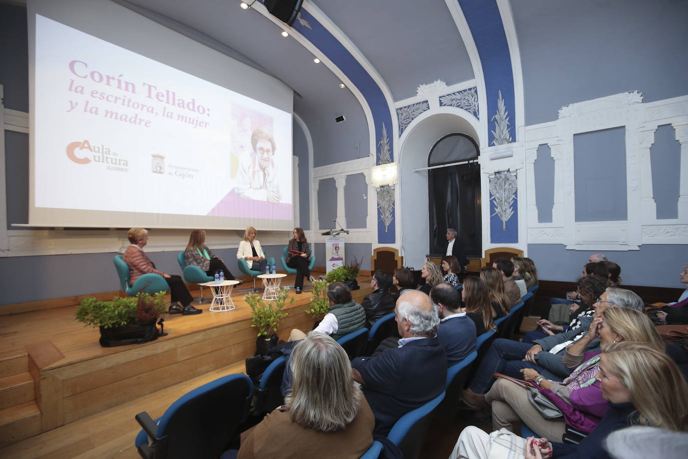 El Antiguo Instituto se llena para recordar a Corín Tellado