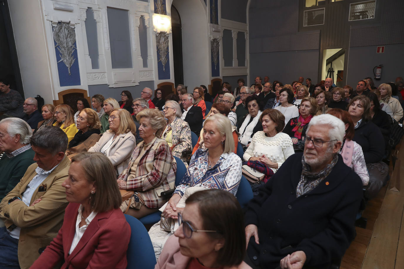 El Antiguo Instituto se llena para recordar a Corín Tellado