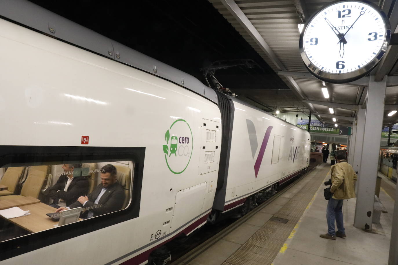 Alta velocidad entre Asturias-Madrid: estreno del primer viaje con el tren Avril