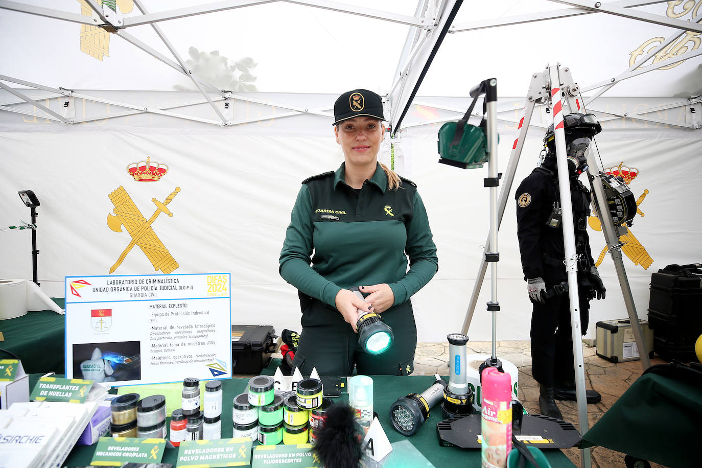 Oviedo se transforma en un escenario militar: así es la exposición en el Bombé