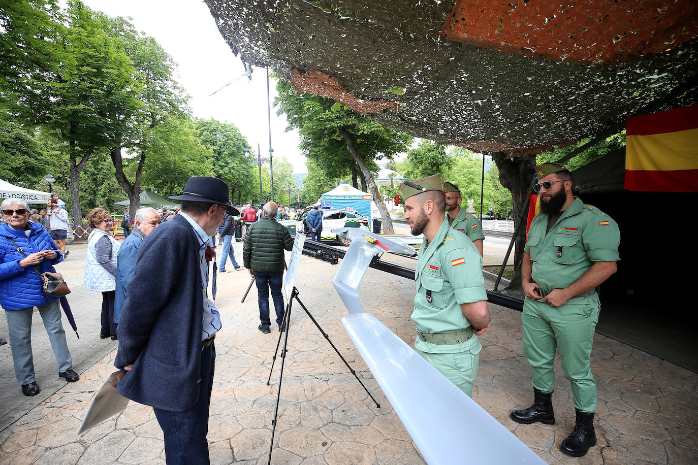 Oviedo se transforma en un escenario militar: así es la exposición en el Bombé