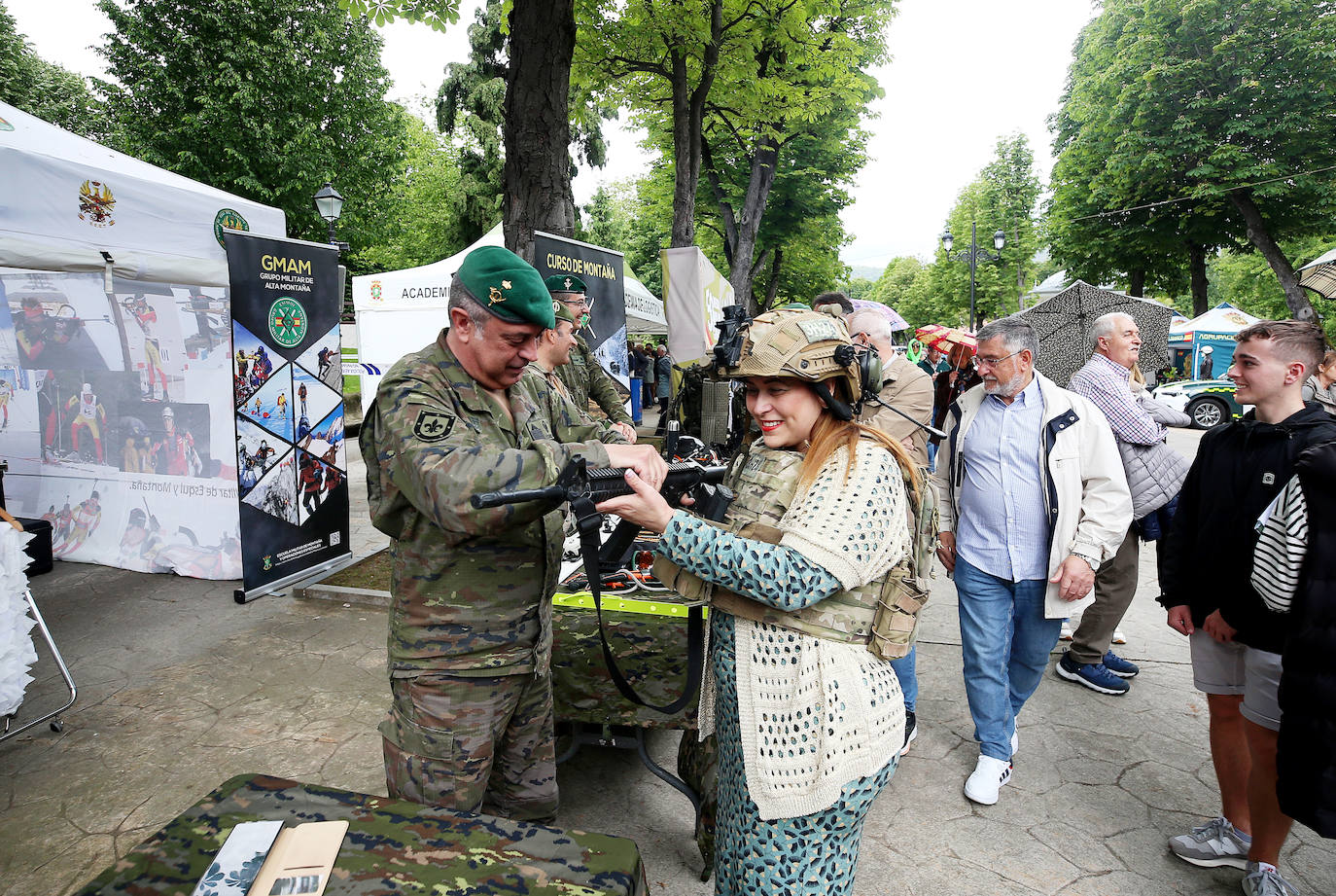 La exposición de material militar en el Bombé.