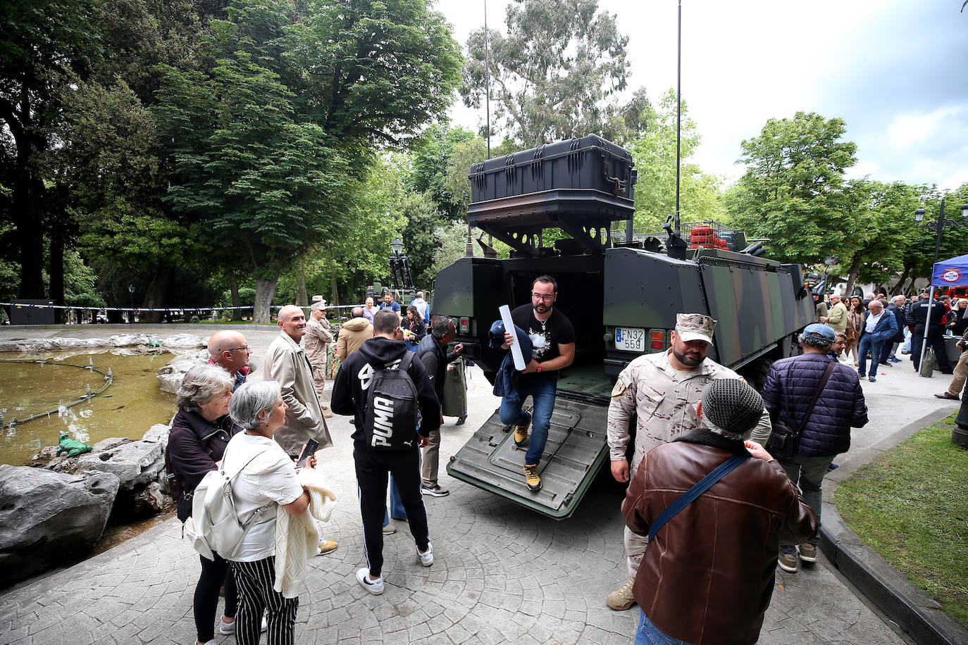 Oviedo se transforma en un escenario militar: así es la exposición en el Bombé