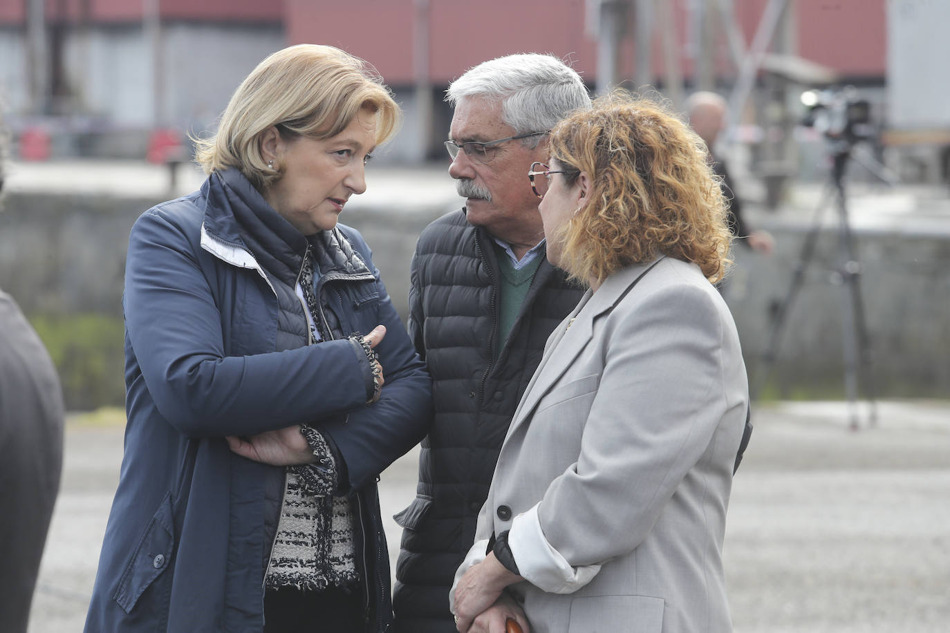 Buques, carros de combate y helicópteros de la Armada, atracados en el puerto de Gijón