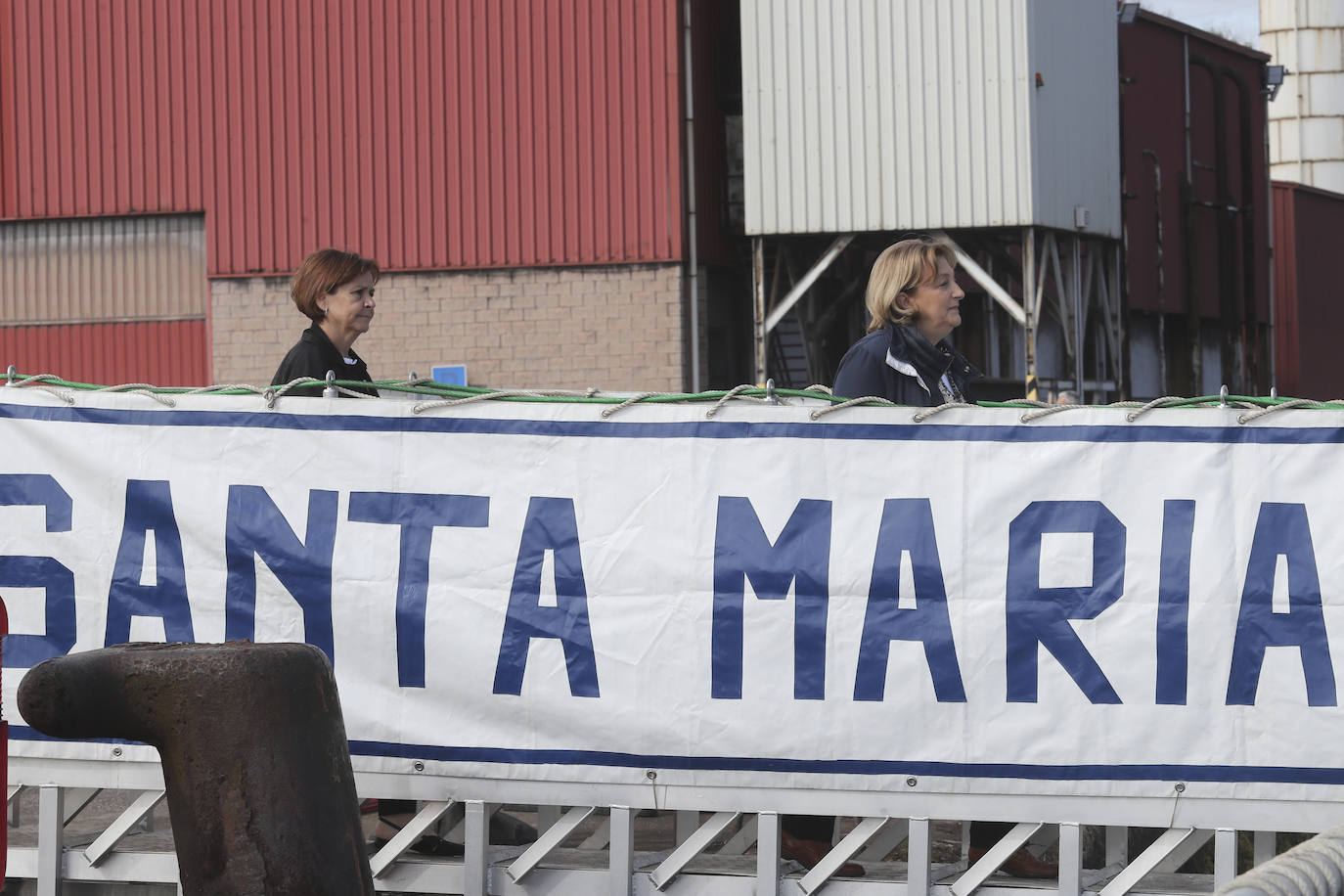 Buques, carros de combate y helicópteros de la Armada, atracados en el puerto de Gijón
