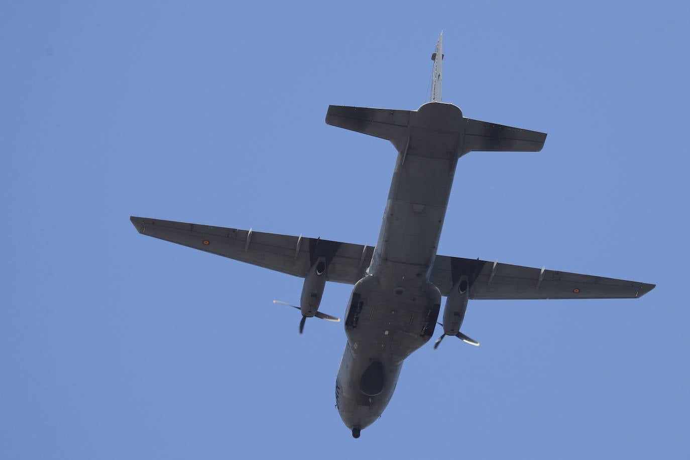 Aeronaves del Ejército del Aire, del de Tierra y de la Armada en el cielo de Gijón