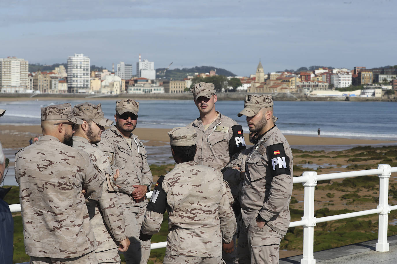 Aeronaves del Ejército del Aire, del de Tierra y de la Armada en el cielo de Gijón