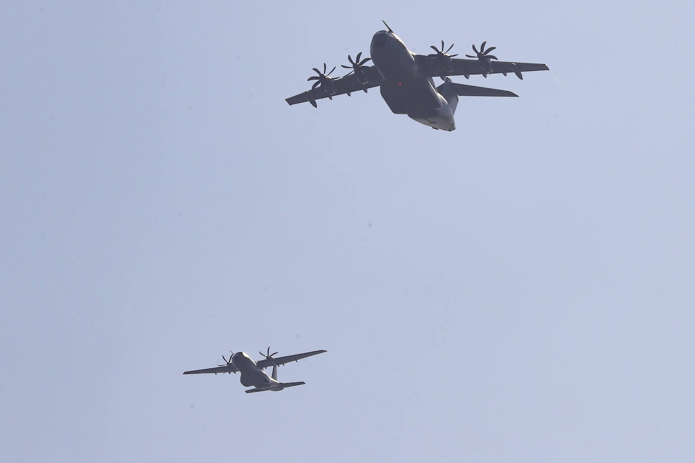 Aeronaves del Ejército del Aire, del de Tierra y de la Armada en el cielo de Gijón