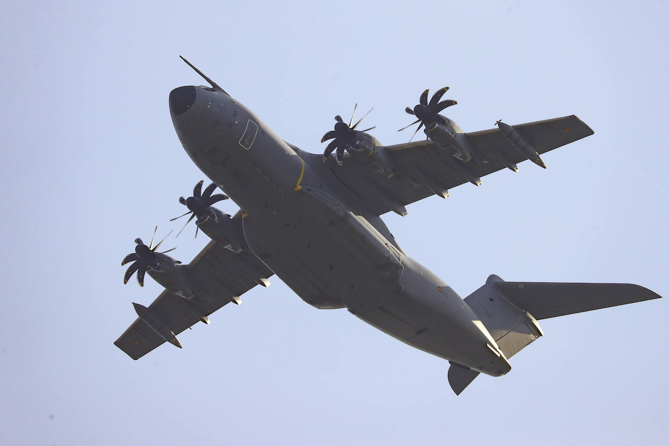 Aeronaves del Ejército del Aire, del de Tierra y de la Armada en el cielo de Gijón