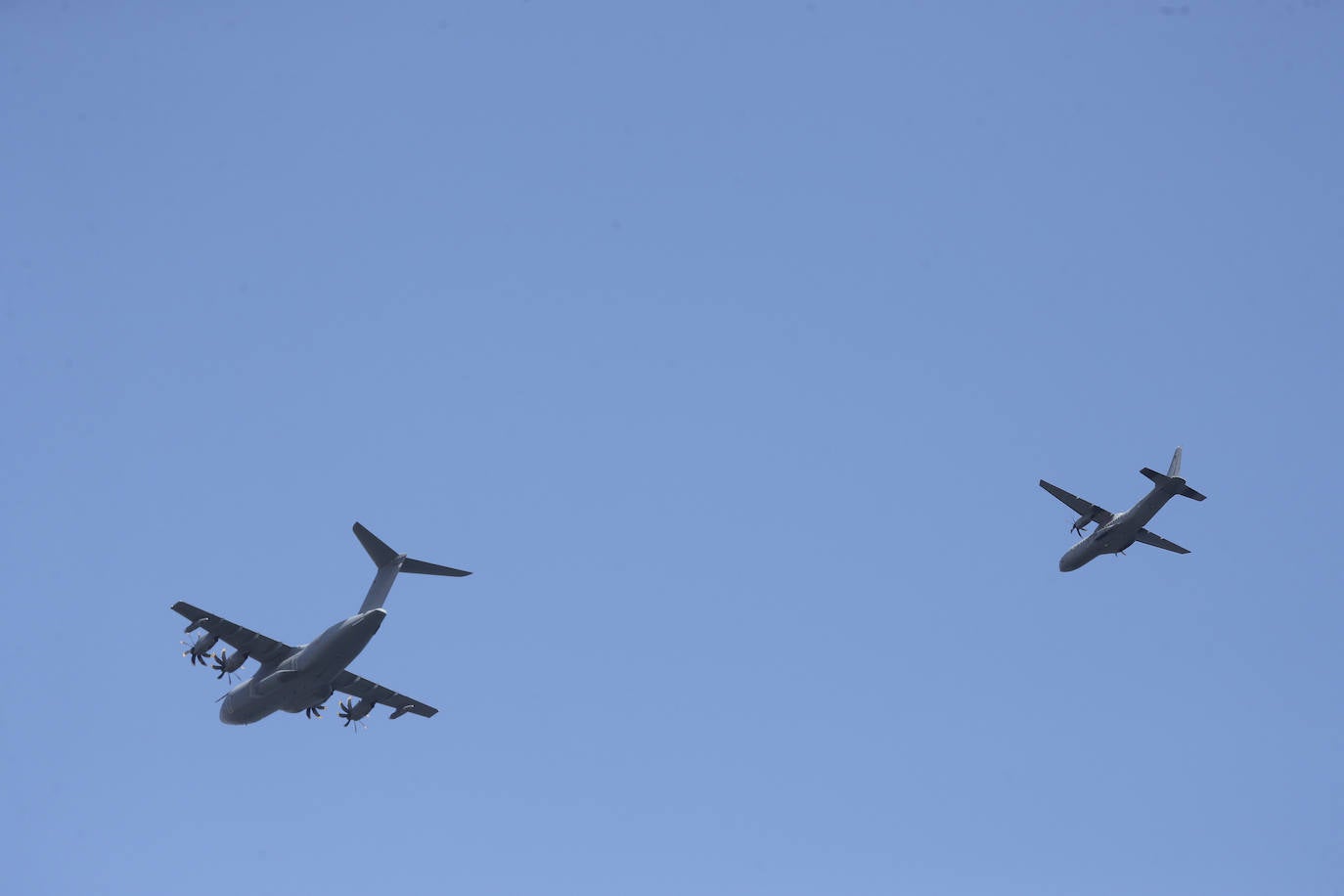 Aeronaves del Ejército del Aire, del de Tierra y de la Armada en el cielo de Gijón