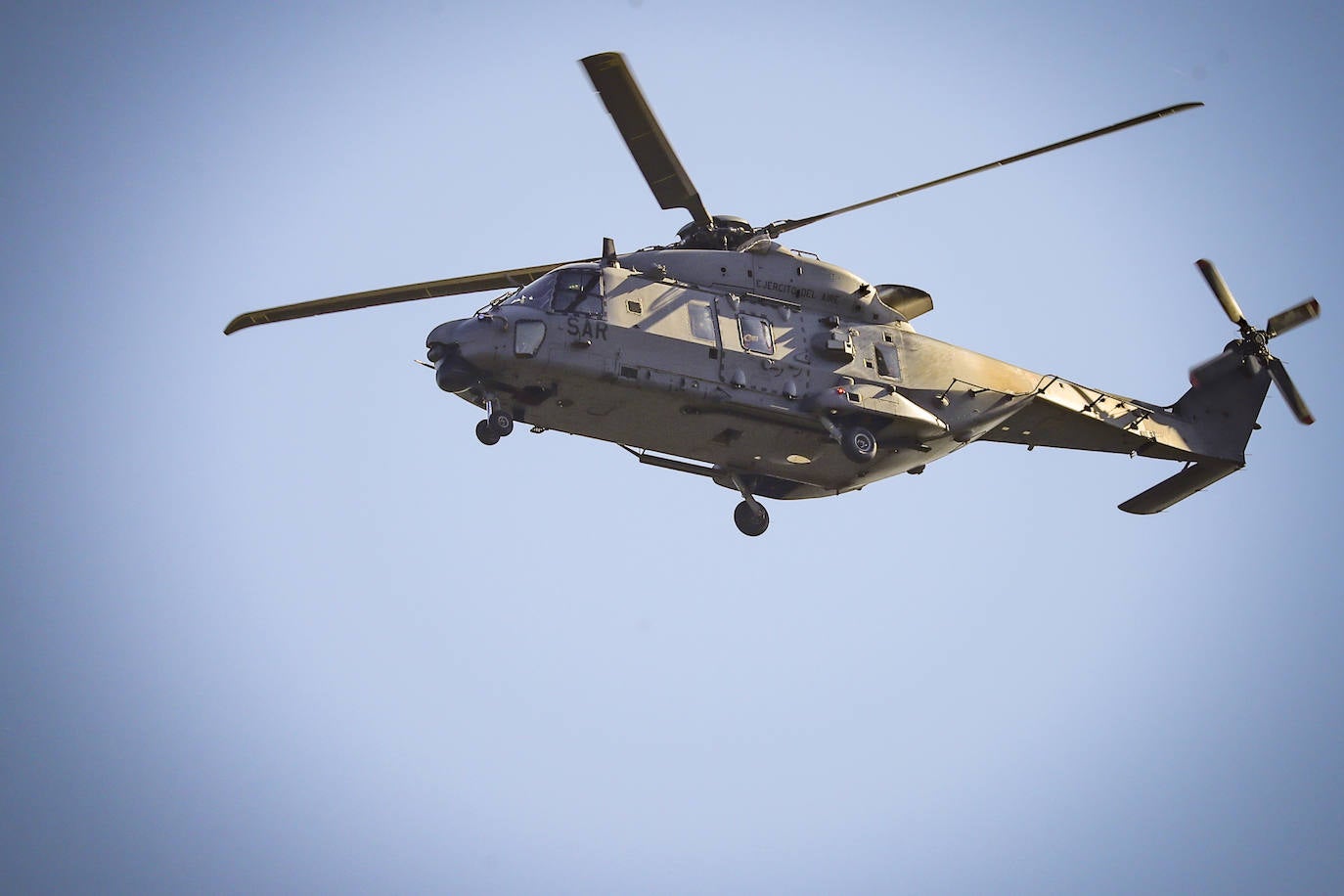 Aeronaves del Ejército del Aire, del de Tierra y de la Armada en el cielo de Gijón