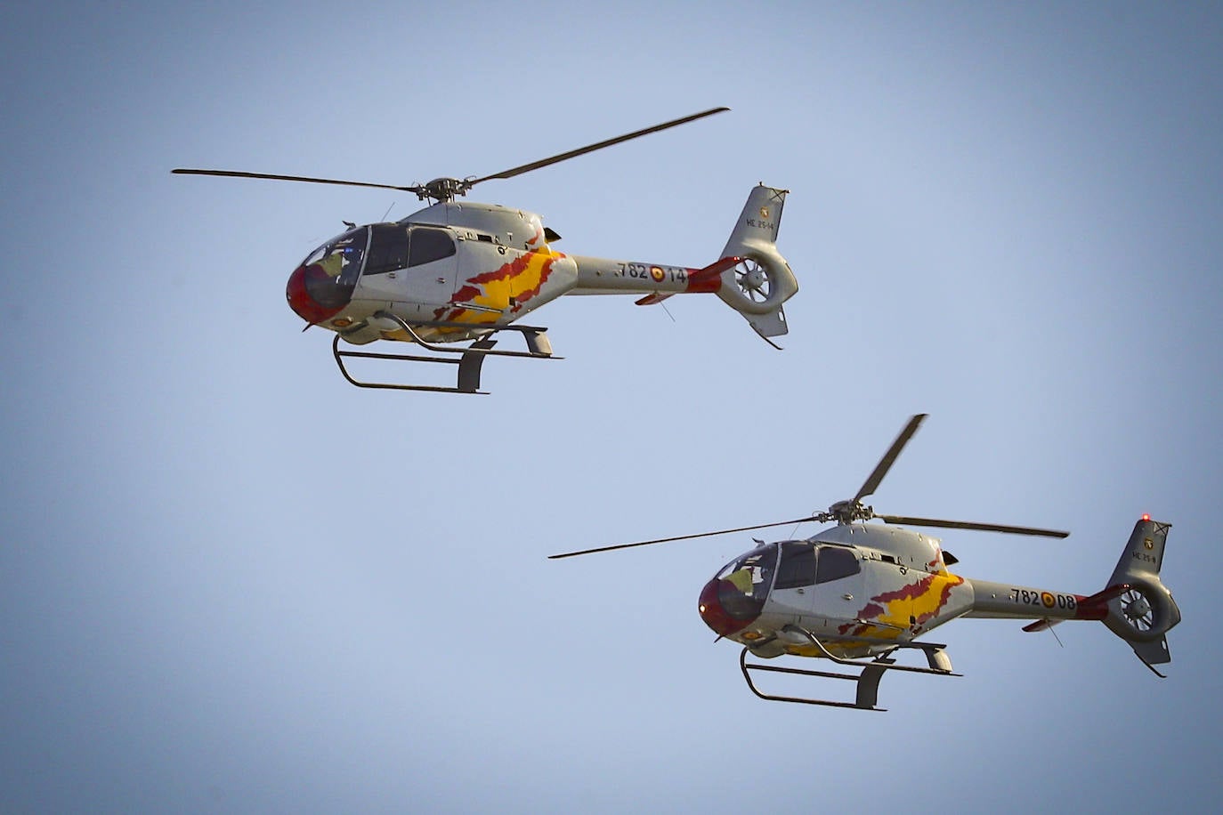 Aeronaves del Ejército del Aire, del de Tierra y de la Armada en el cielo de Gijón