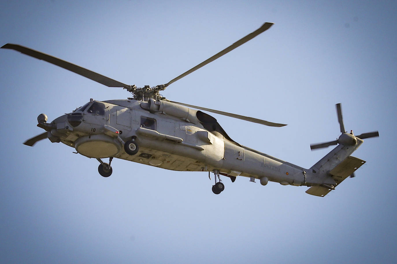 Aeronaves del Ejército del Aire, del de Tierra y de la Armada en el cielo de Gijón