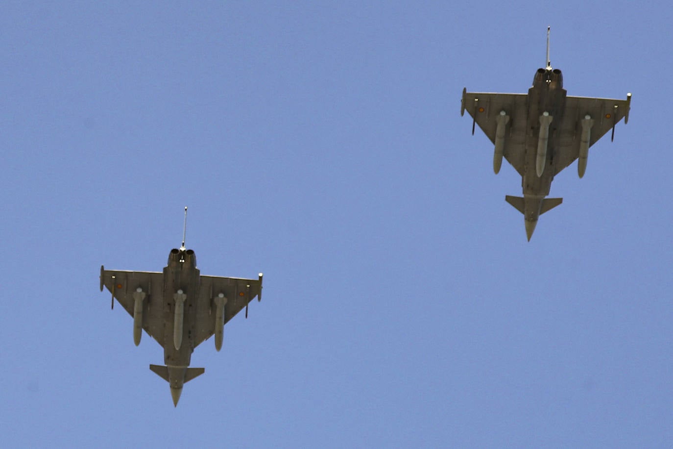 Aeronaves del Ejército del Aire, del de Tierra y de la Armada en el cielo de Gijón