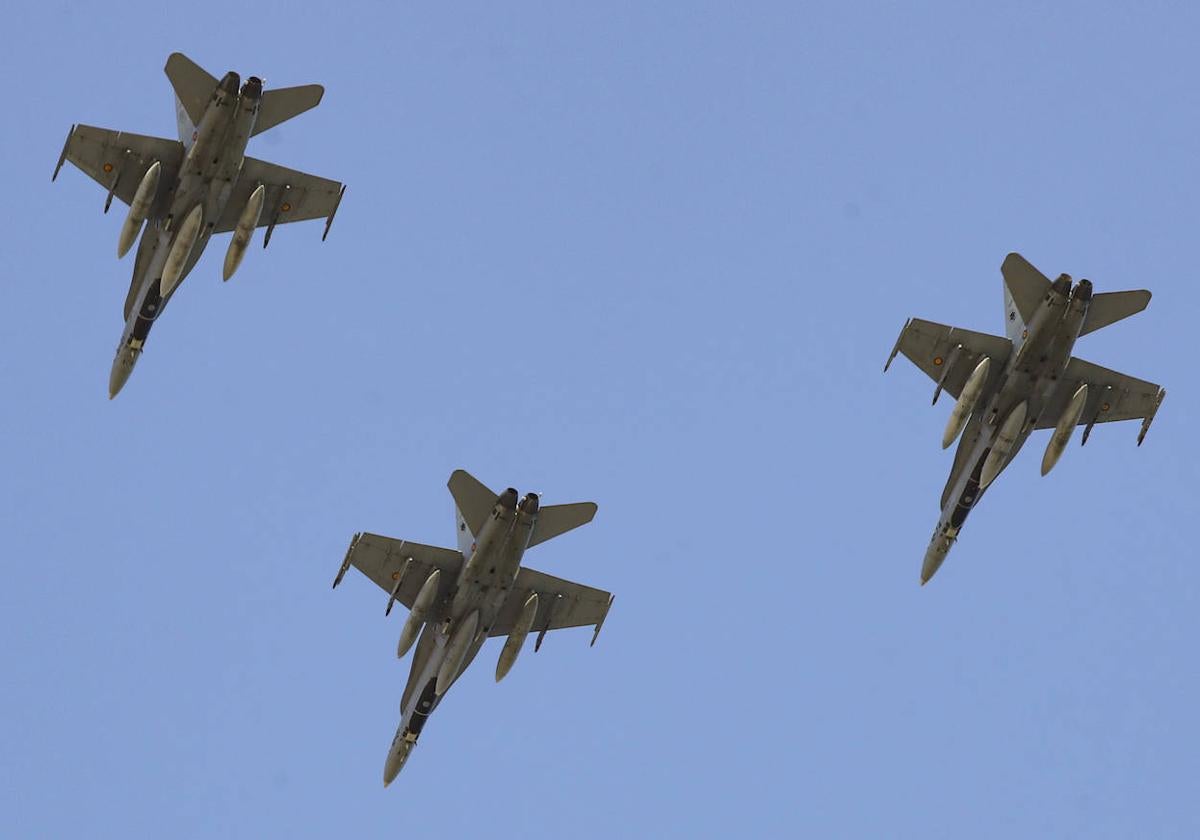 Aeronaves del Ejército del Aire, del de Tierra y de la Armada en el cielo de Gijón