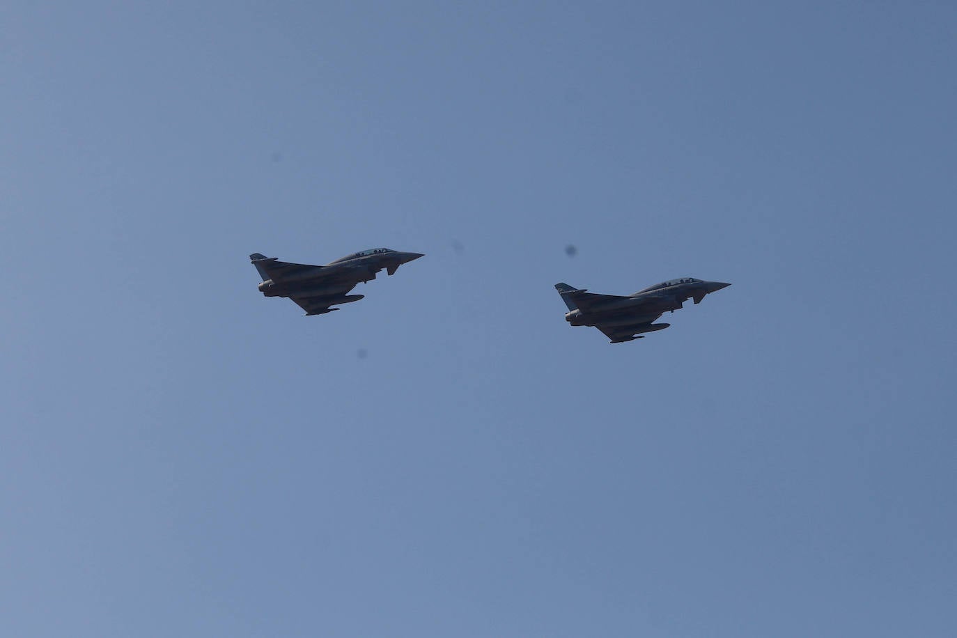 Aeronaves del Ejército del Aire, del de Tierra y de la Armada en el cielo de Gijón