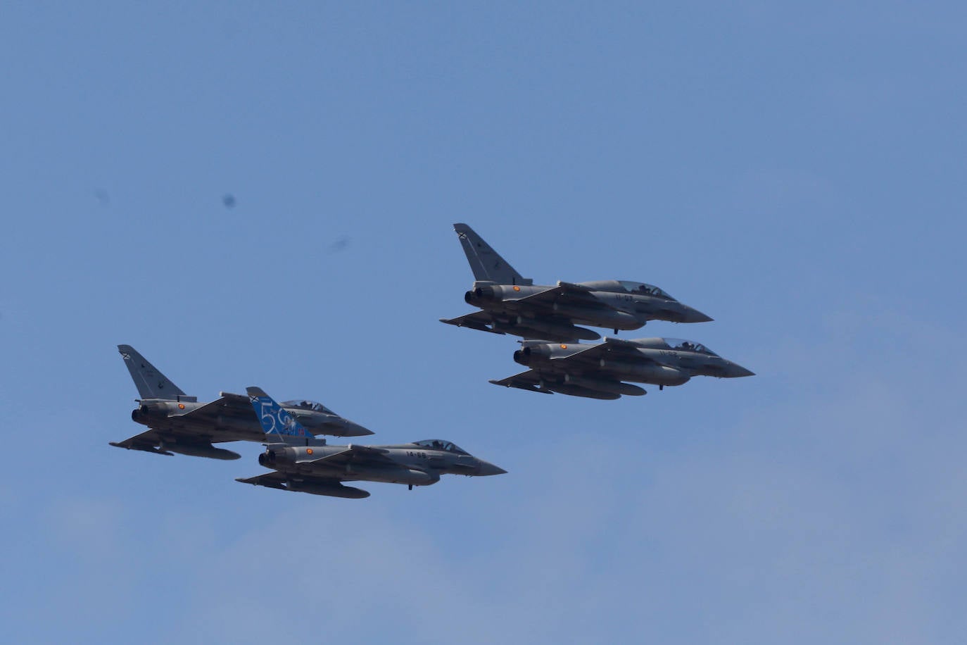 Aeronaves del Ejército del Aire, del de Tierra y de la Armada en el cielo de Gijón