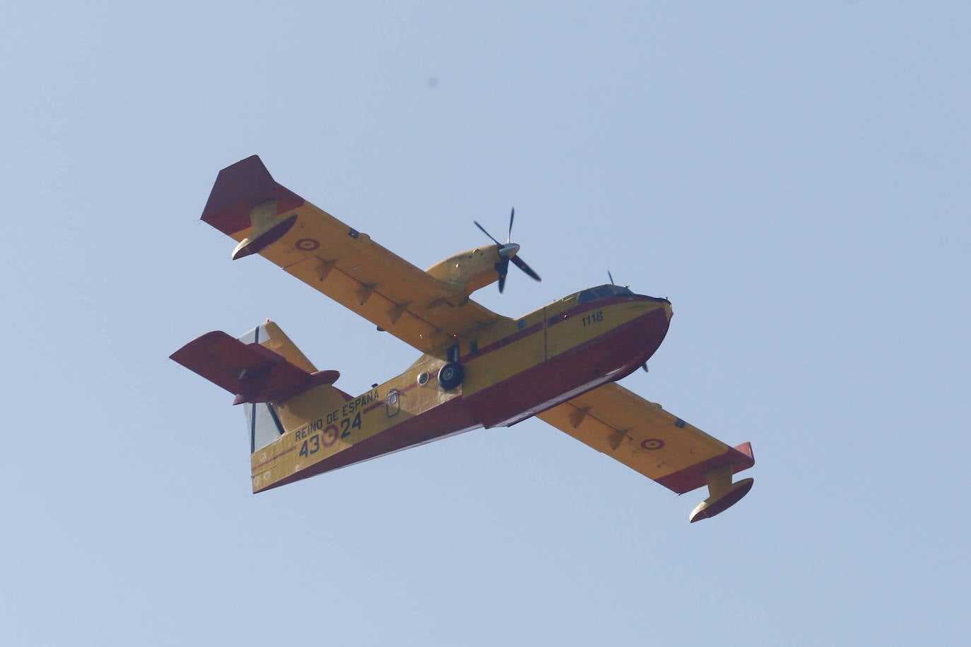 Aeronaves del Ejército del Aire, del de Tierra y de la Armada en el cielo de Gijón