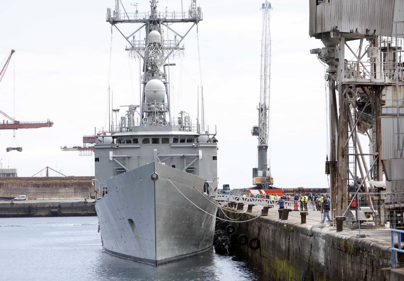 Las Fuerzas Armadas exhiben su potencial en El Musel