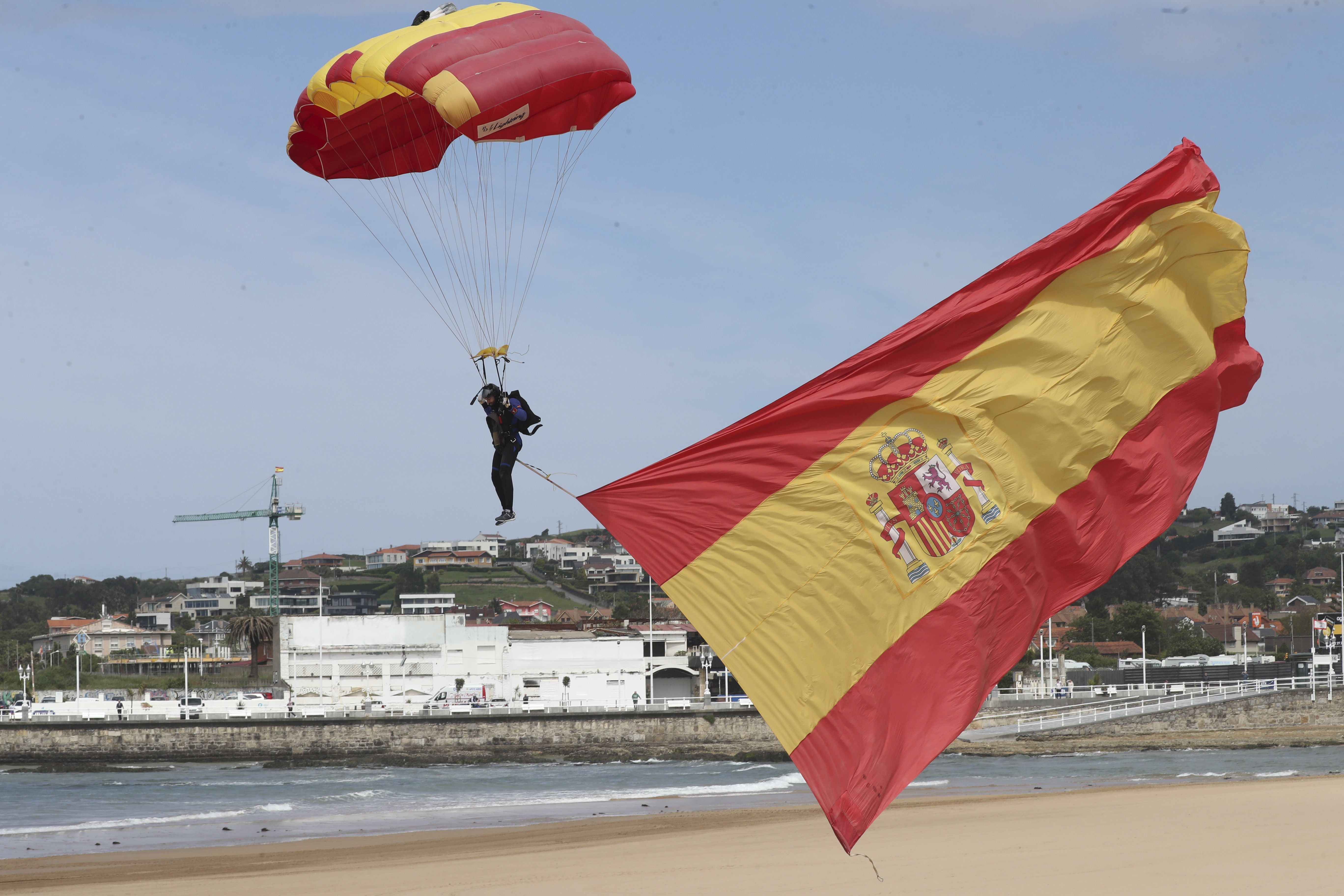 Gijón vive un desembarco de película del Ejército