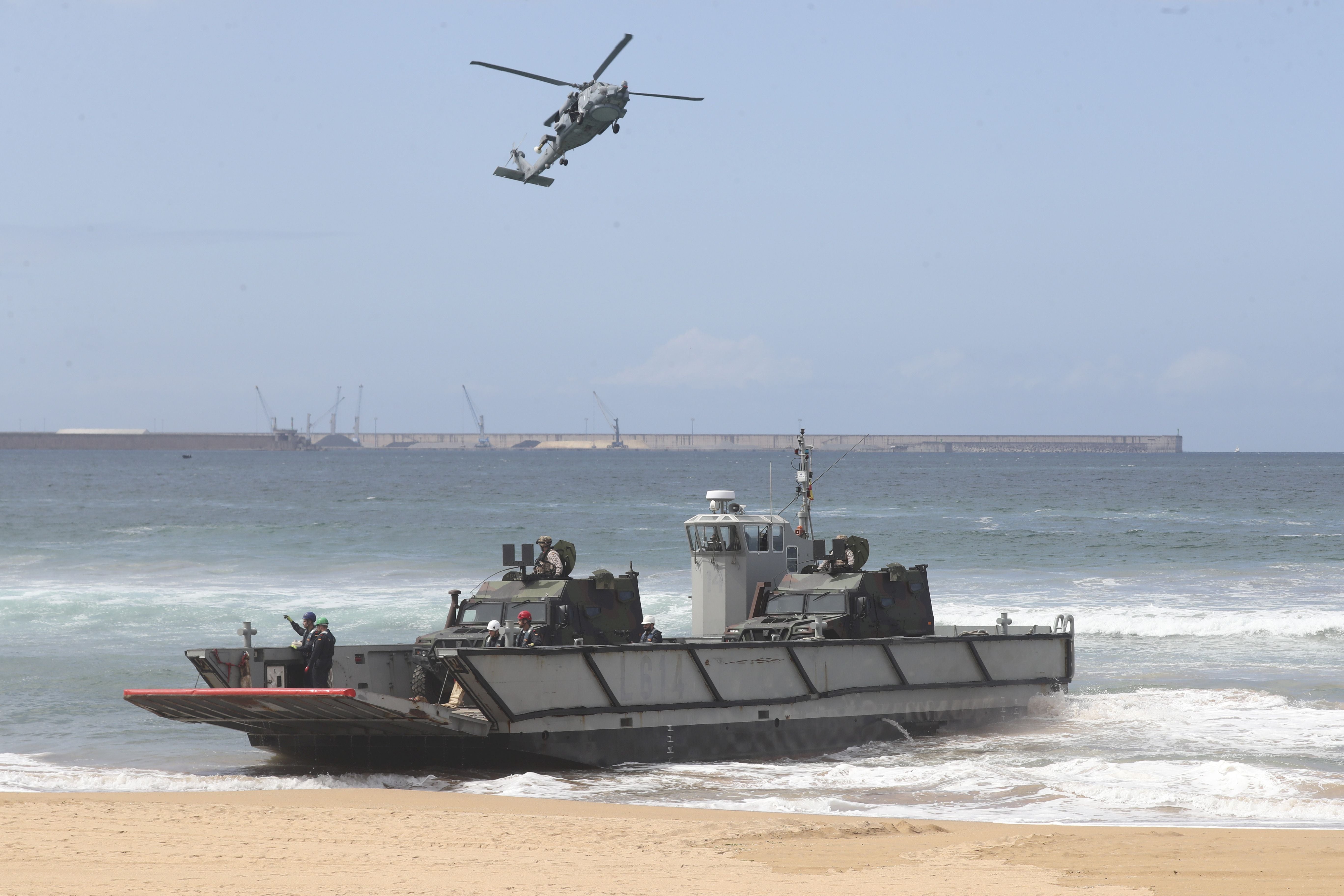 Gijón vive un desembarco de película del Ejército