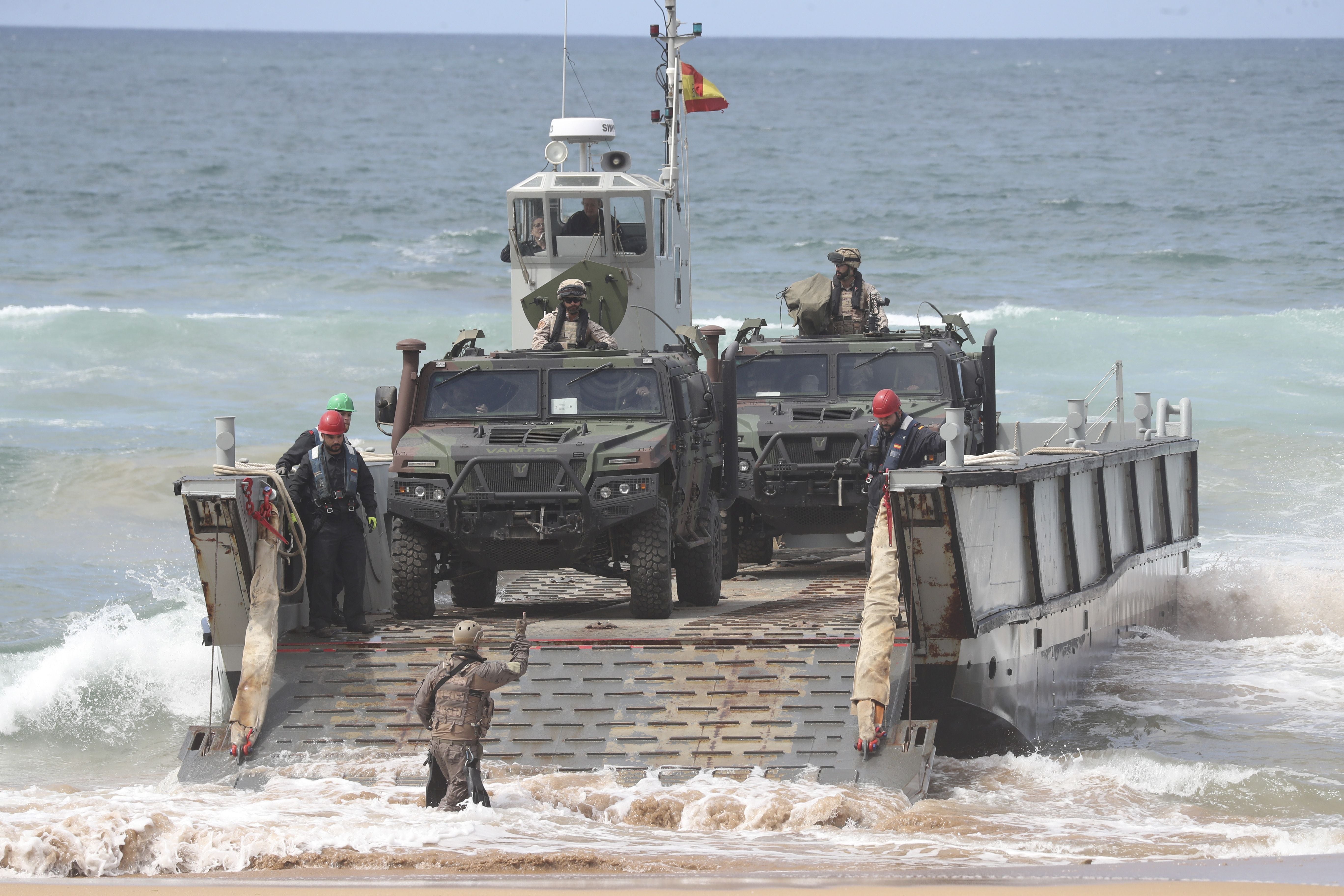 Gijón vive un desembarco de película del Ejército