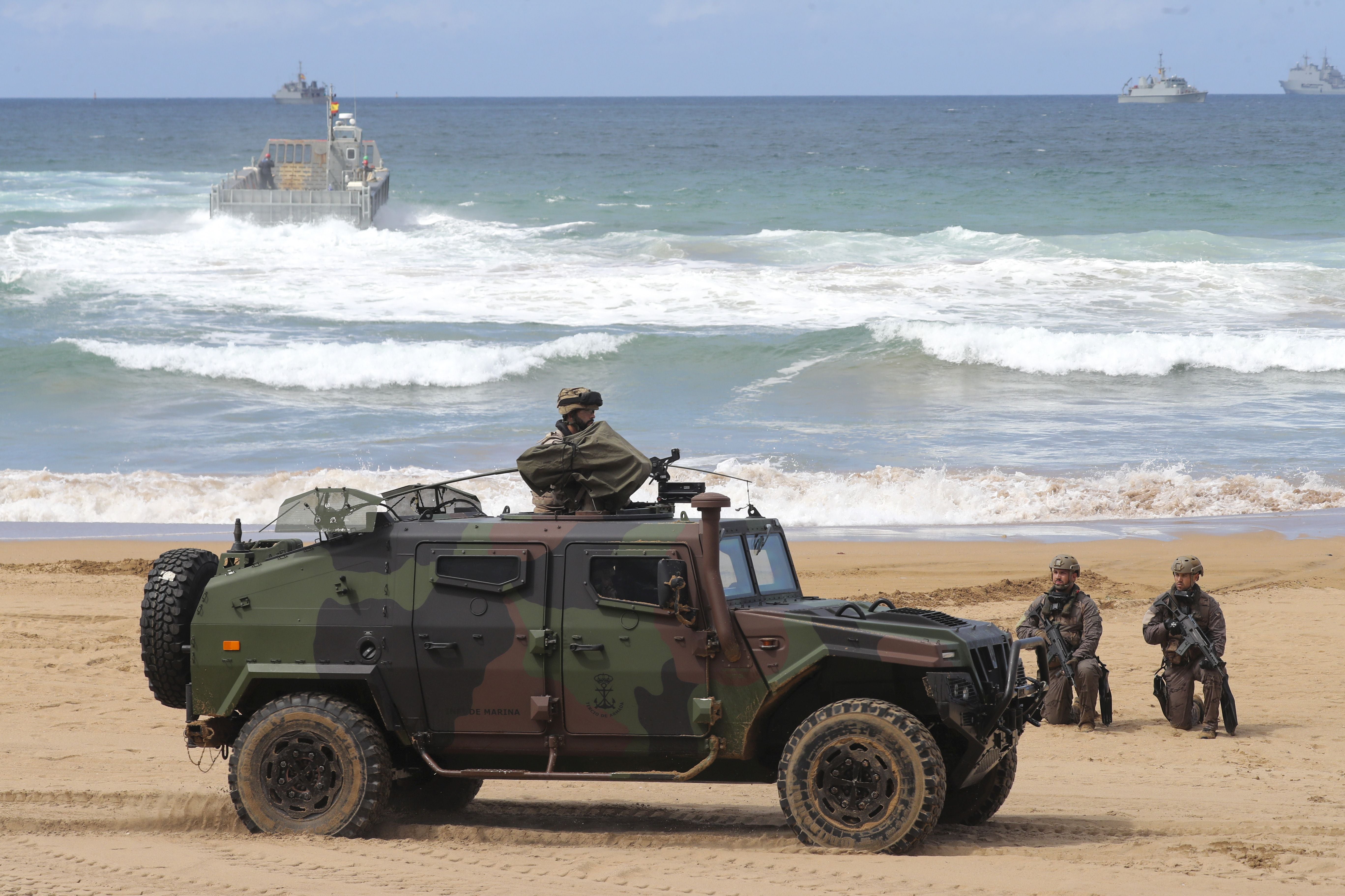 Gijón vive un desembarco de película del Ejército