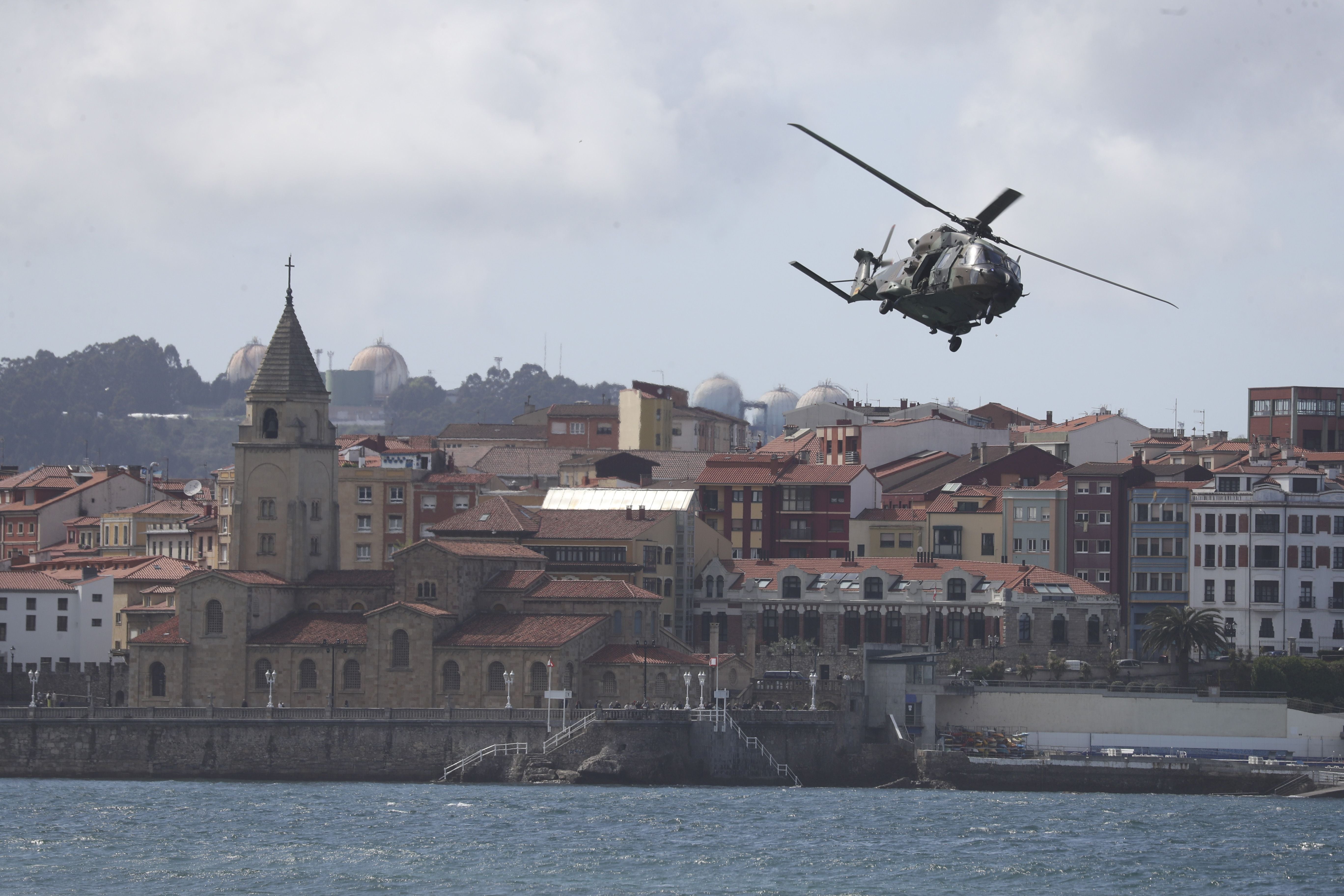 Gijón vive un desembarco de película del Ejército