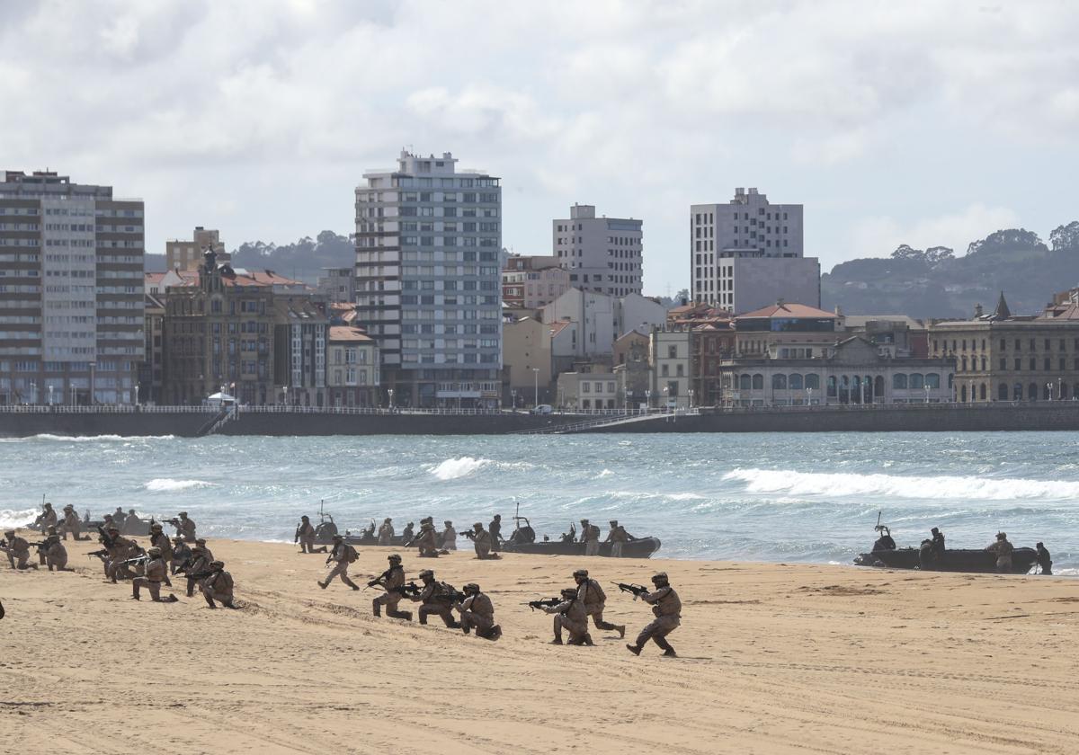 Las Fuerzas Armadas se despliegan en la bahía gijonesa: recomendaciones para verlo este viernes