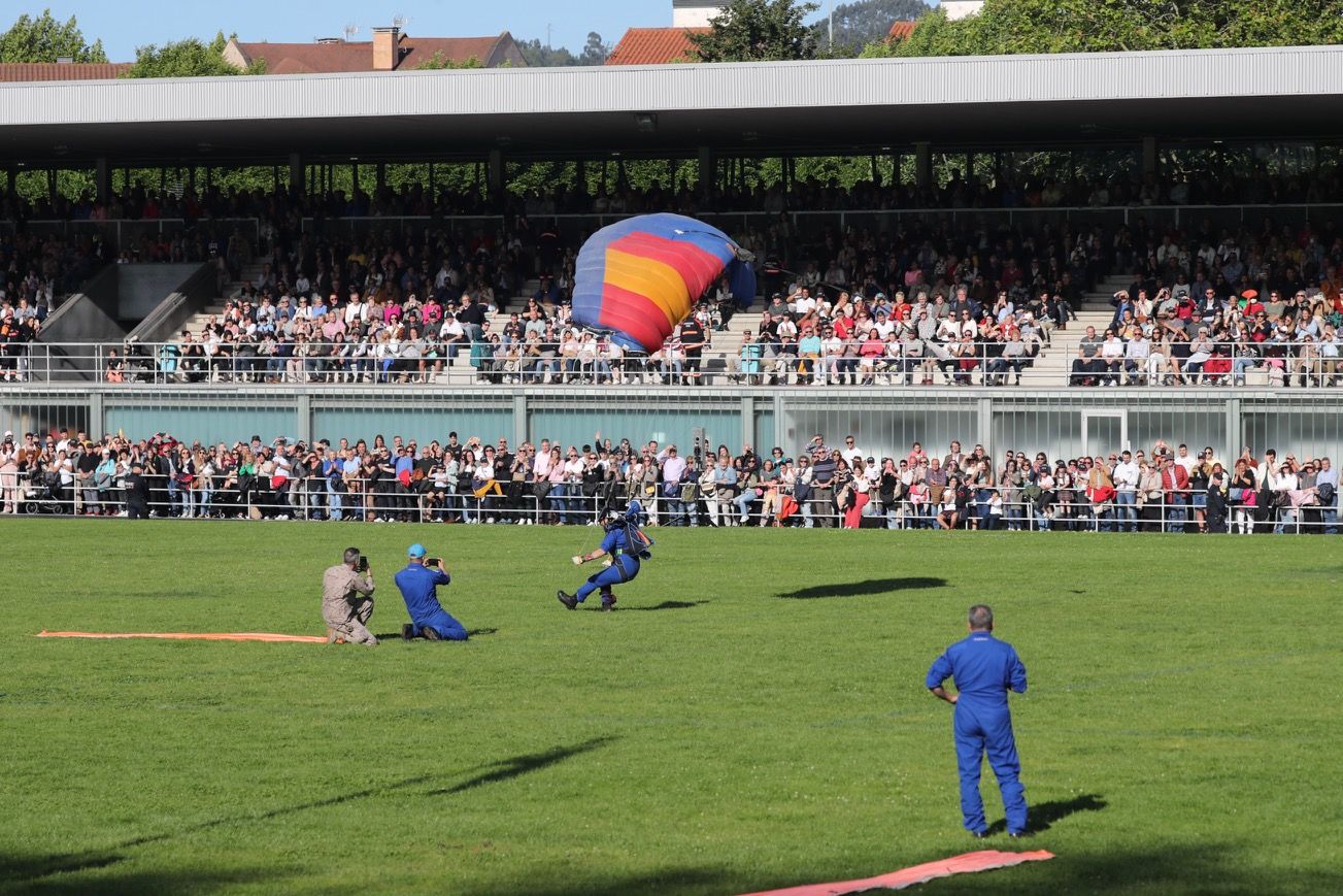 Las Mestas, escenario militar en Gijón